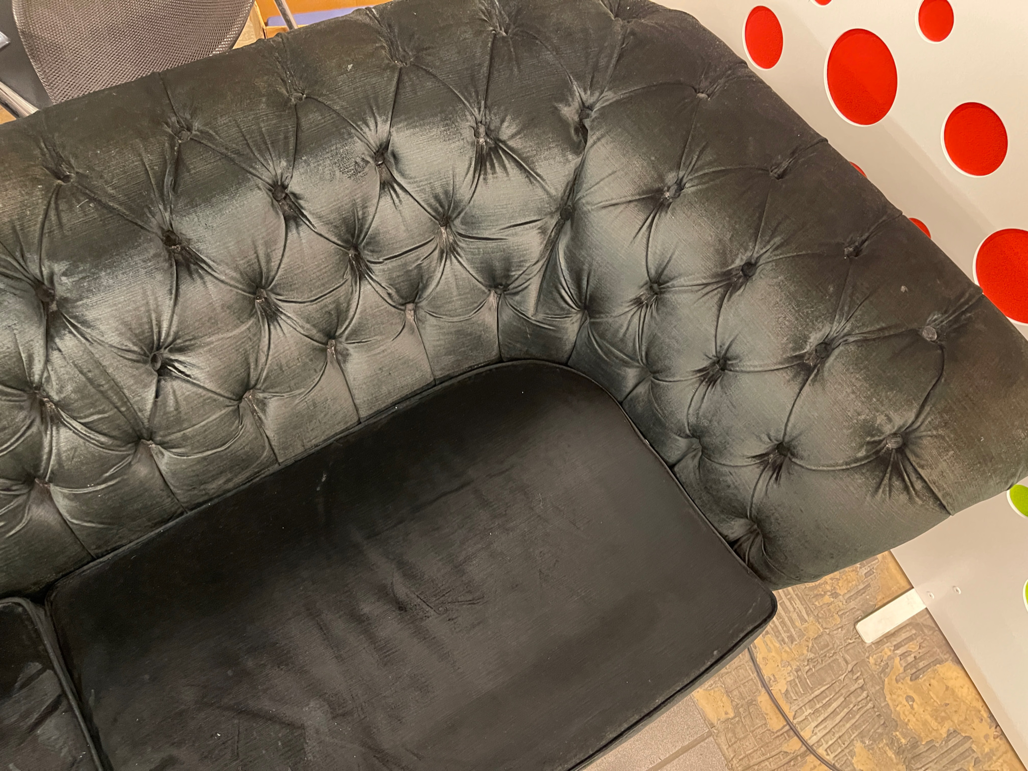 SELT / SOLD Fallegur Chesterfield flauels 3ja sæta sófi 8