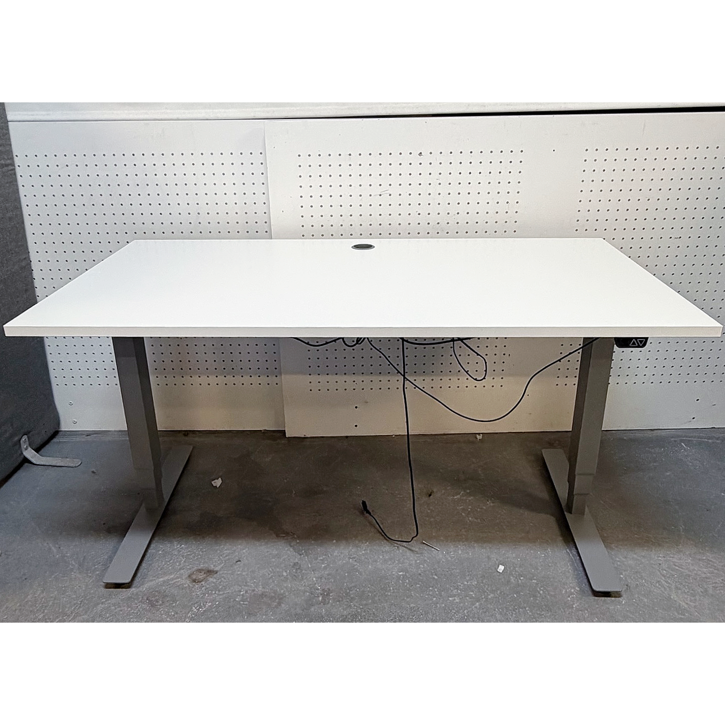 SELT / SOLD Rafmagnsborð, B150xD80sm. 2