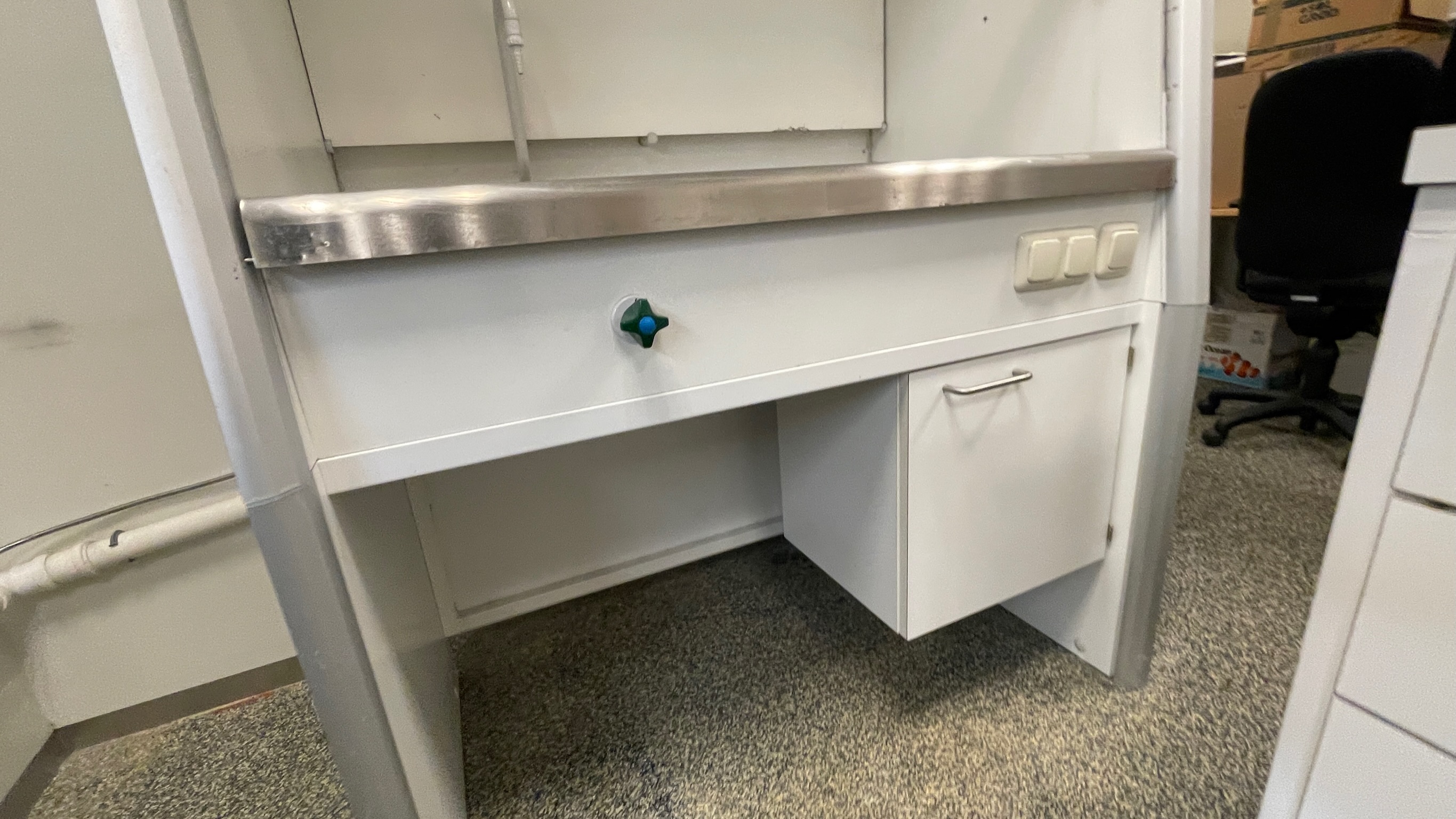 SELT / SOLD Stinkskápur / Fume cupboard 5
