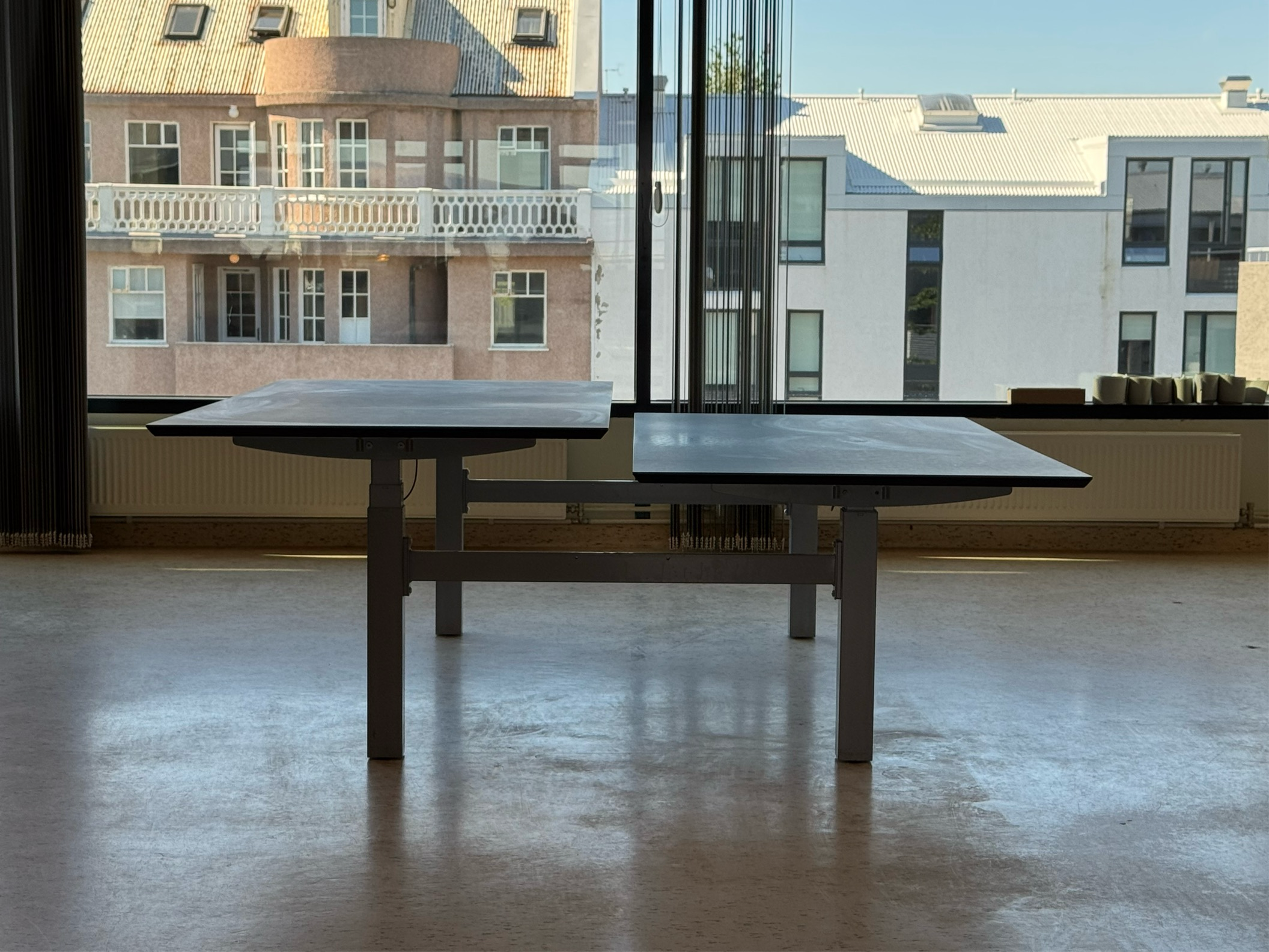 SELT / SOLD Rafmagnsborð frá Pennanum - 180 x 90 sm. - 1 pör eða 2 borð. 6