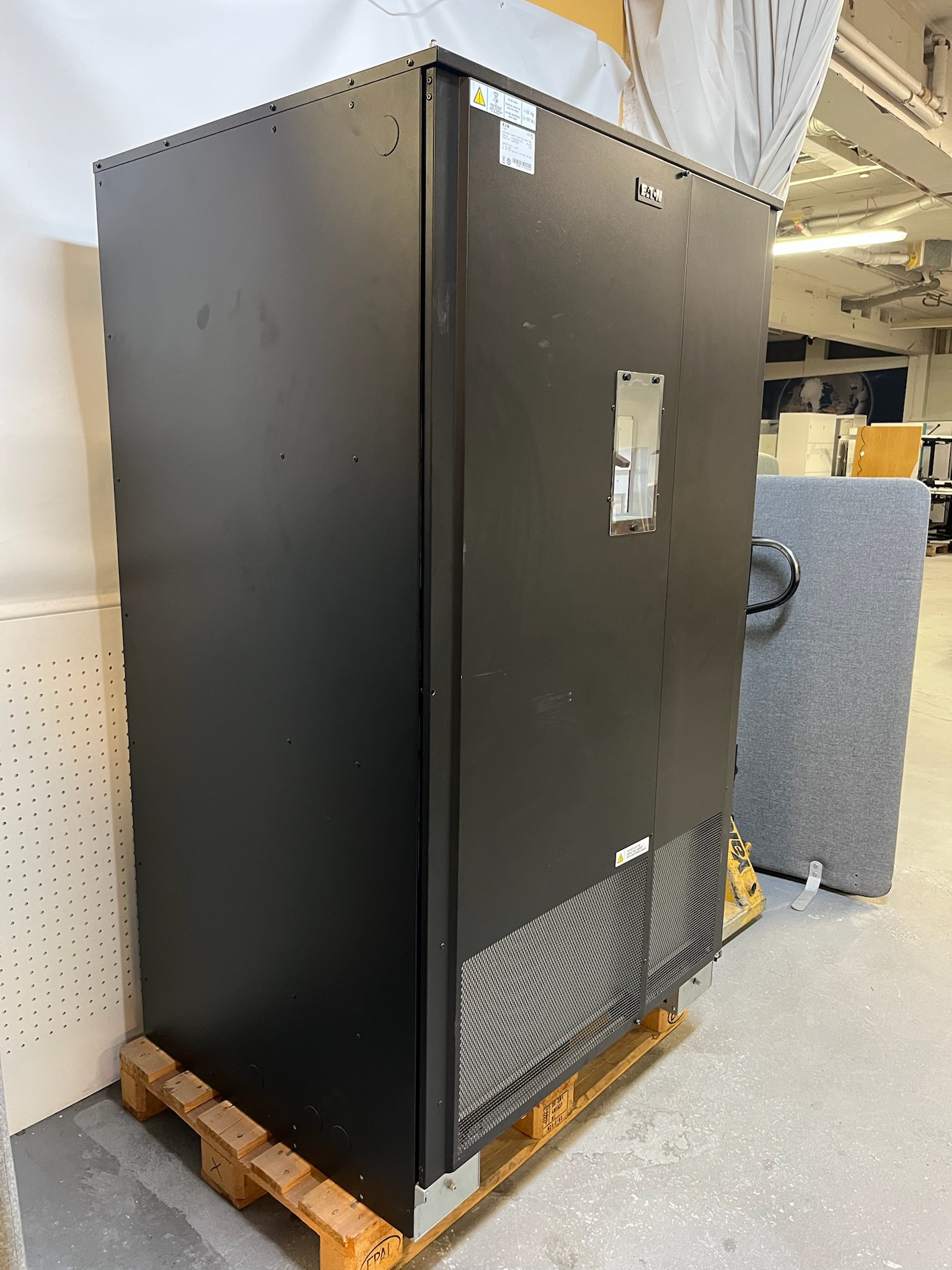 Eaton rafhlöðuskápur 2