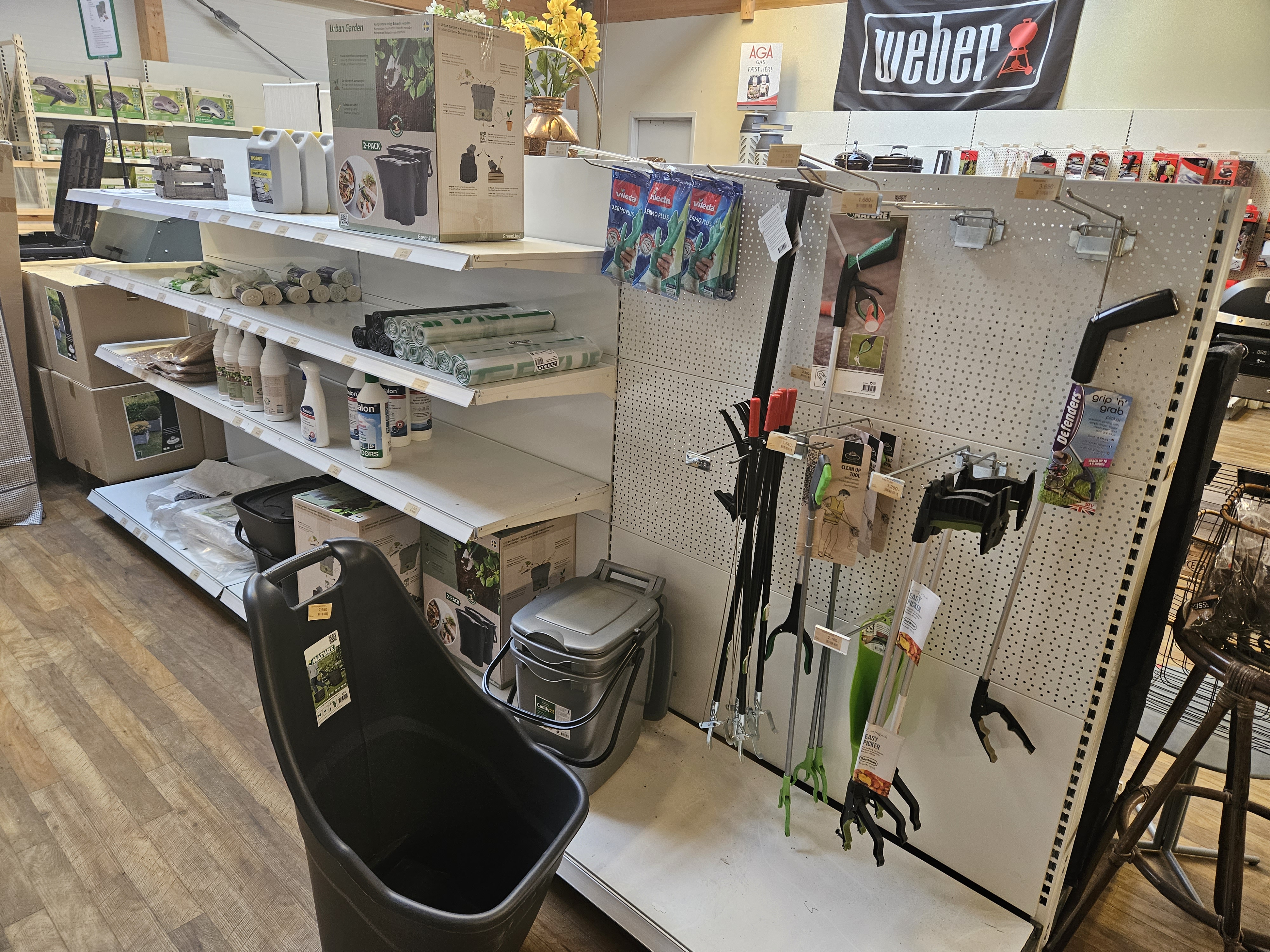 SELT / SOLD - Verslunarhillur - lagerhillur - hentugt fyrir 150 fm. 2
