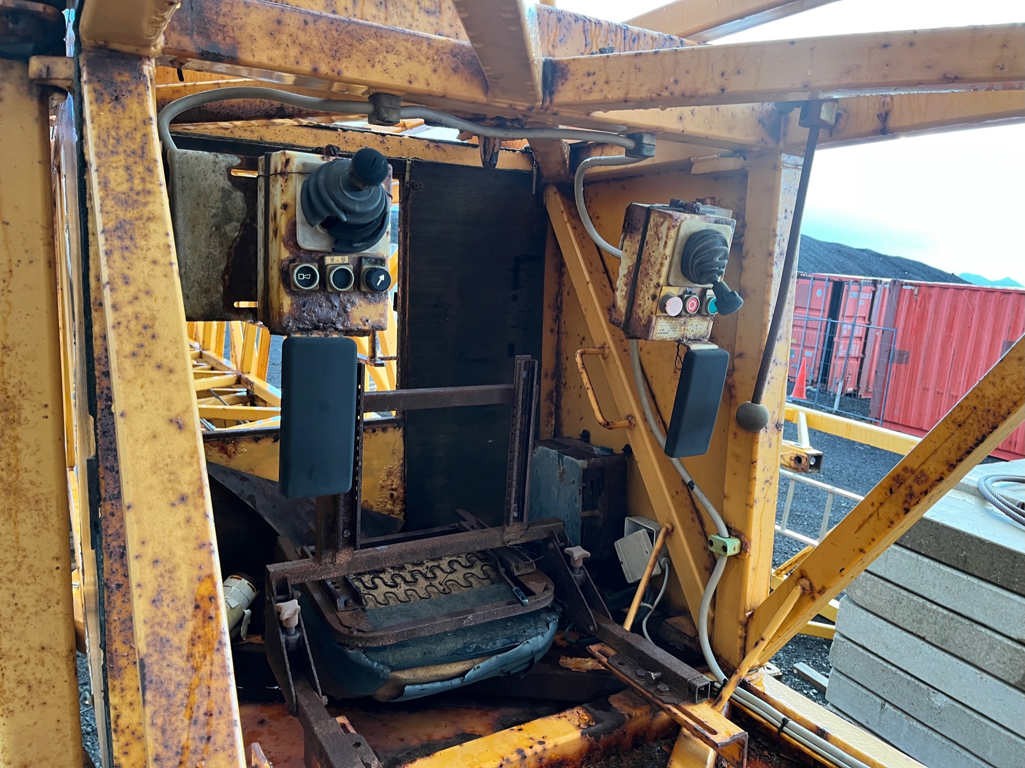 SELT / SOLD - Endurnýtt - Liebherr byggingakrani 63K AB 0325 12