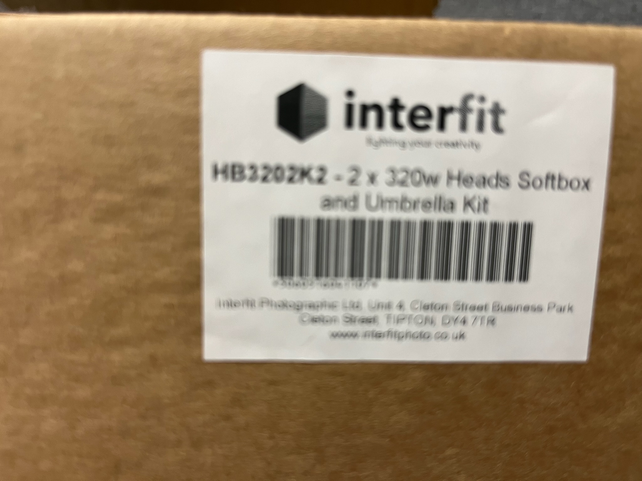 SELT / SOLD Interfit F121 2 x 200w hausar, softbox 12