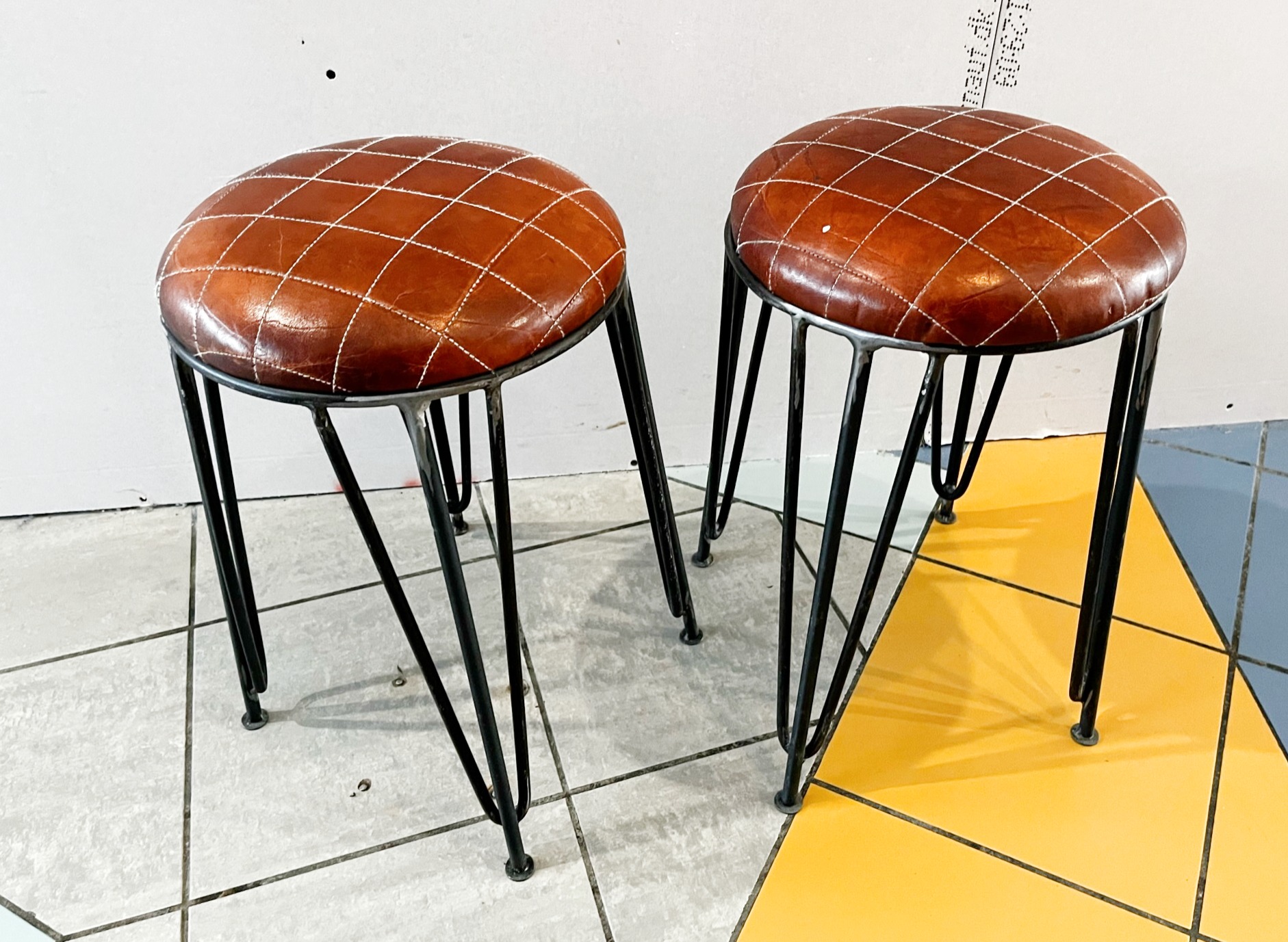 SELT / SOLD Retro kollar