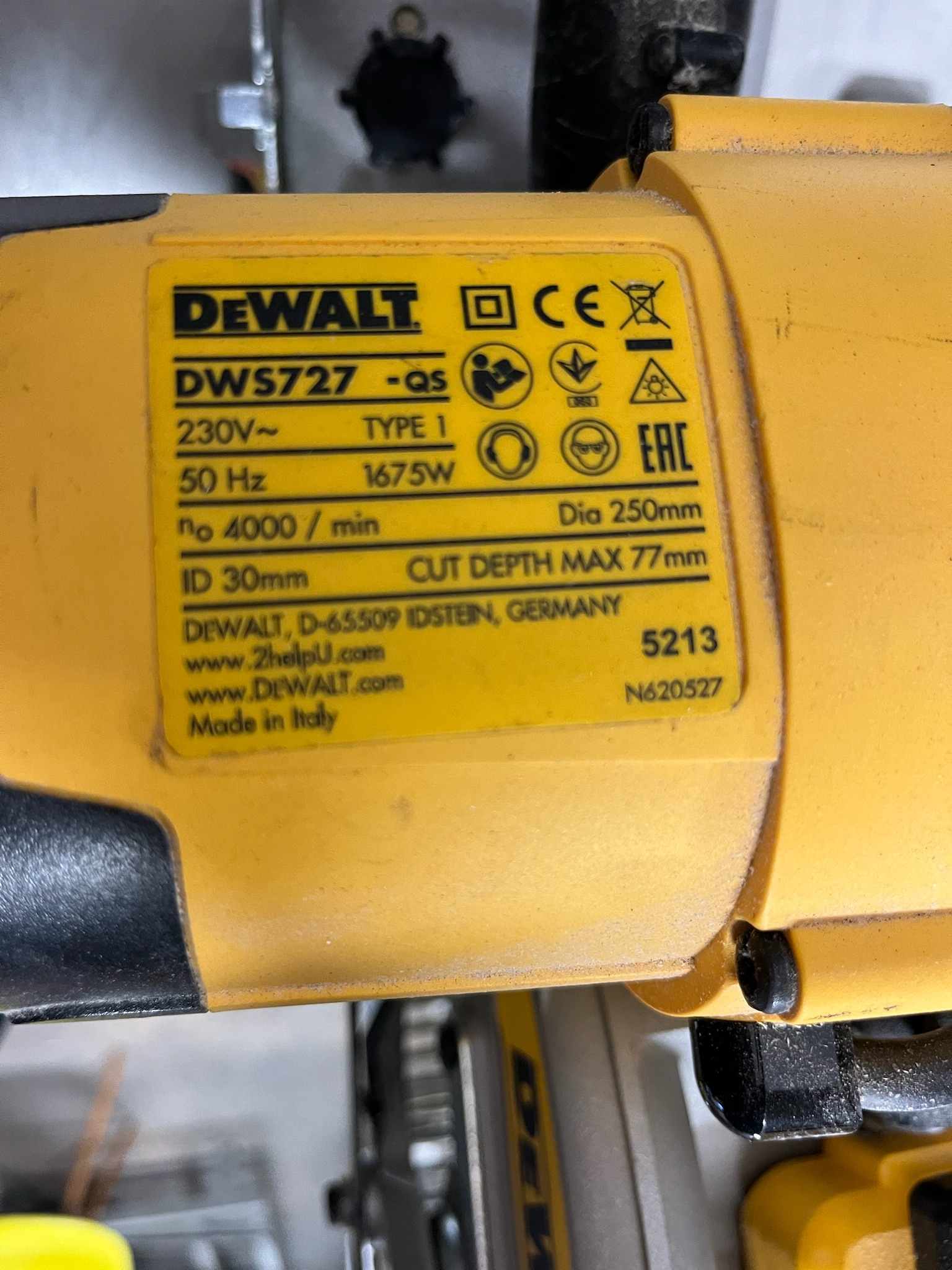 SELT / SOLD Öflug Dewalt DWS727 Geirungssög 250mm 1675W 6