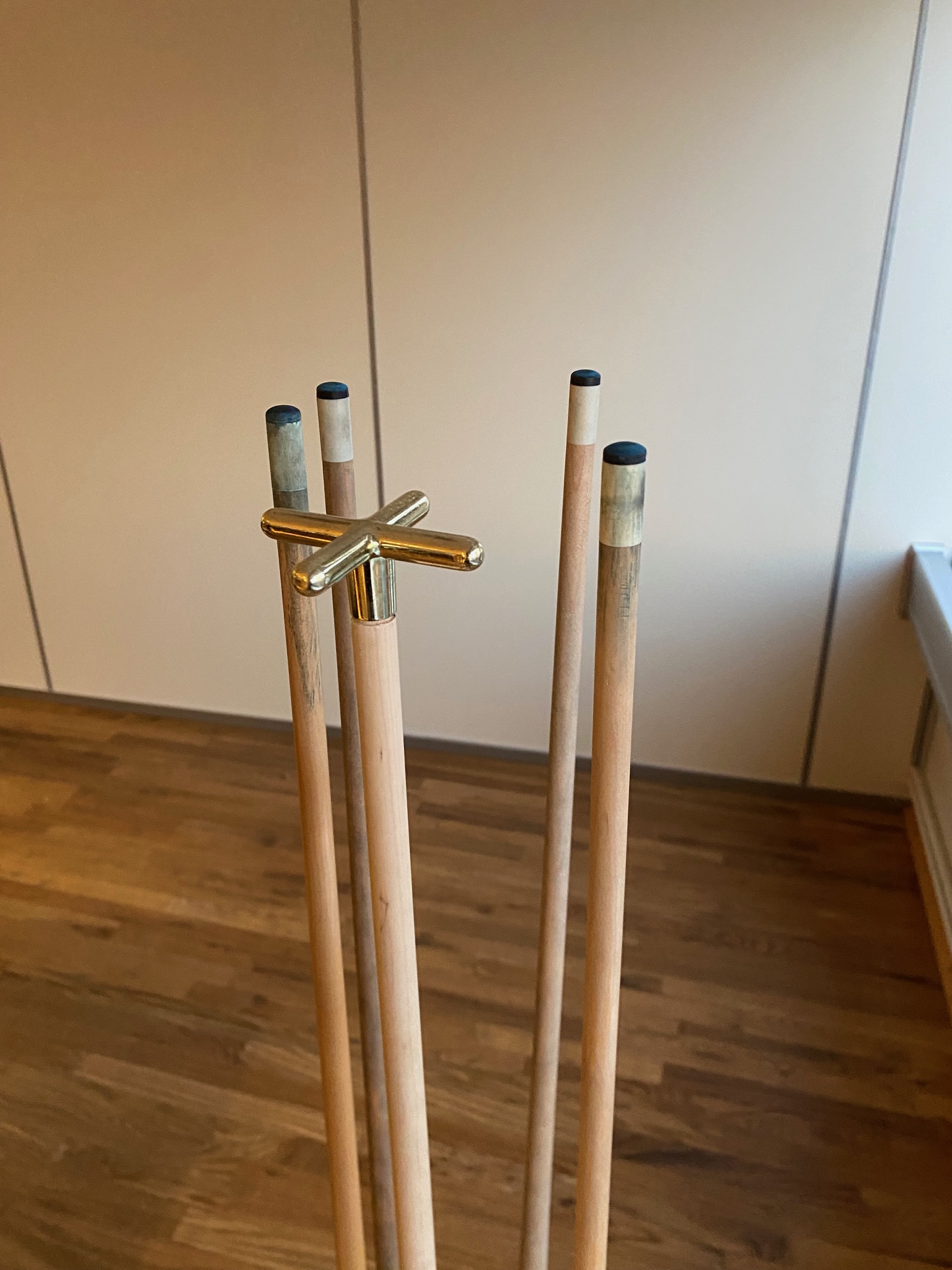 SELT / SOLD Buffalo poolborð - 8 fet - kúlur,2 kjuðar,kjuðastandur 11