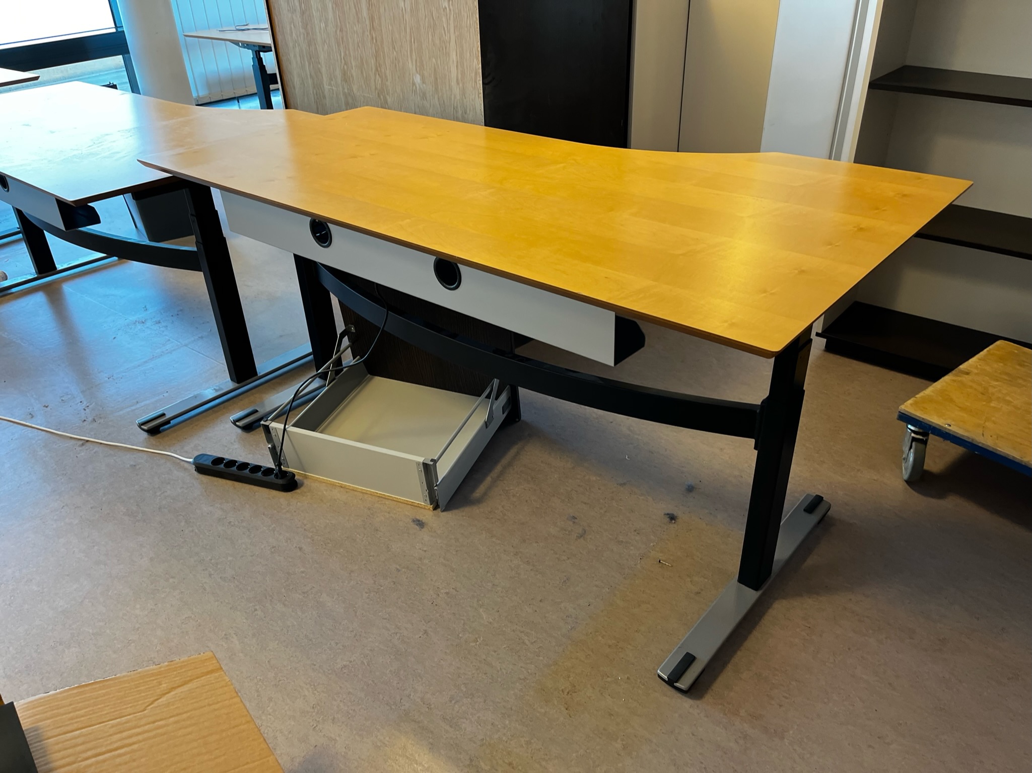 SELT / SOLD - Rafmagnsborð 180x100x80 - 7 stk. til 7