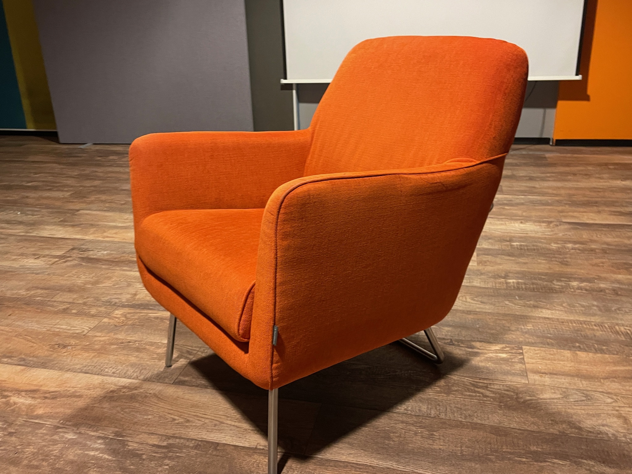 SELT / SOLD Furninova hægindastóll, orange 2