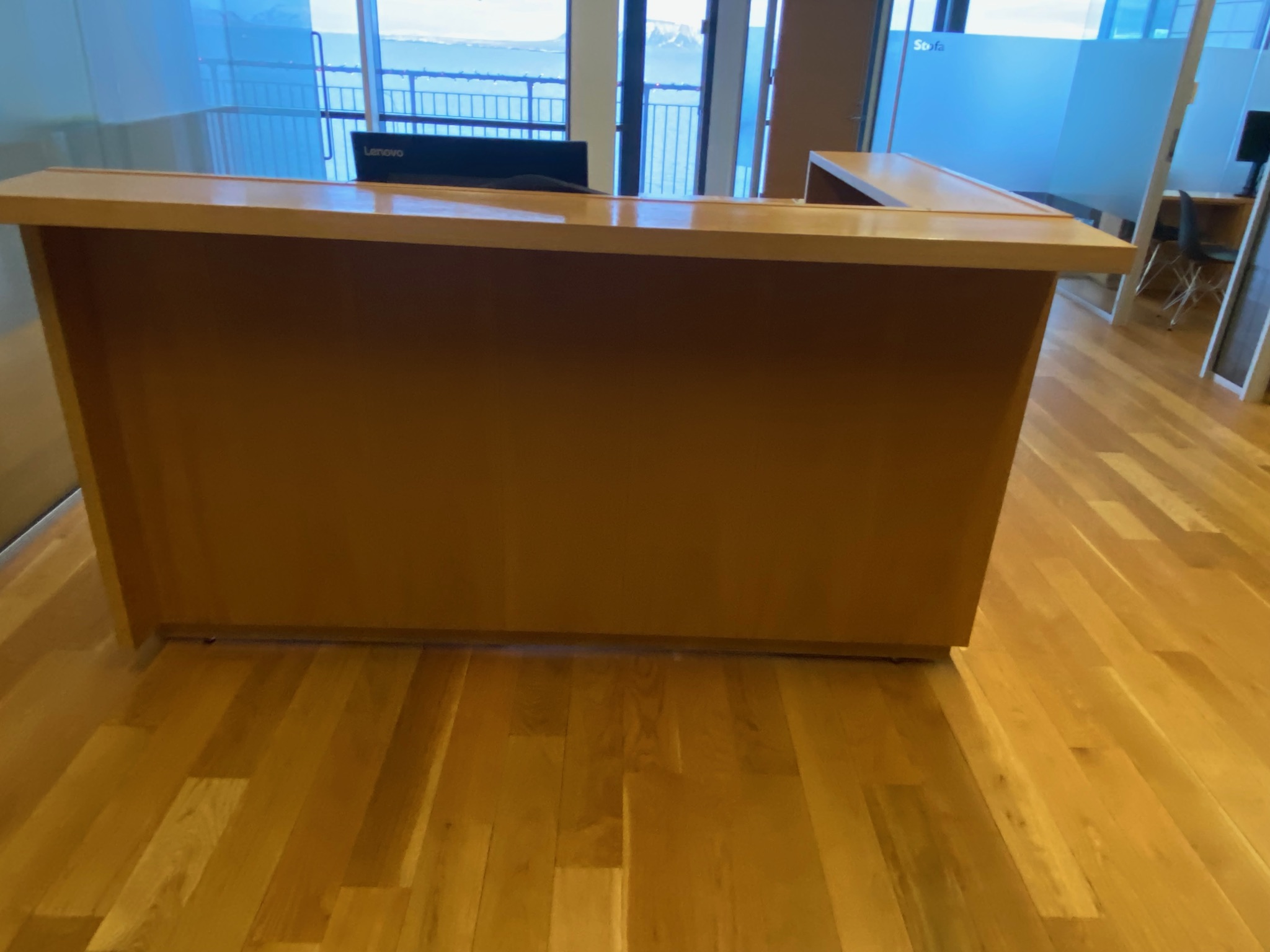 SELT / SOLD Móttökuborð, B202,5 x L322 sm. 6