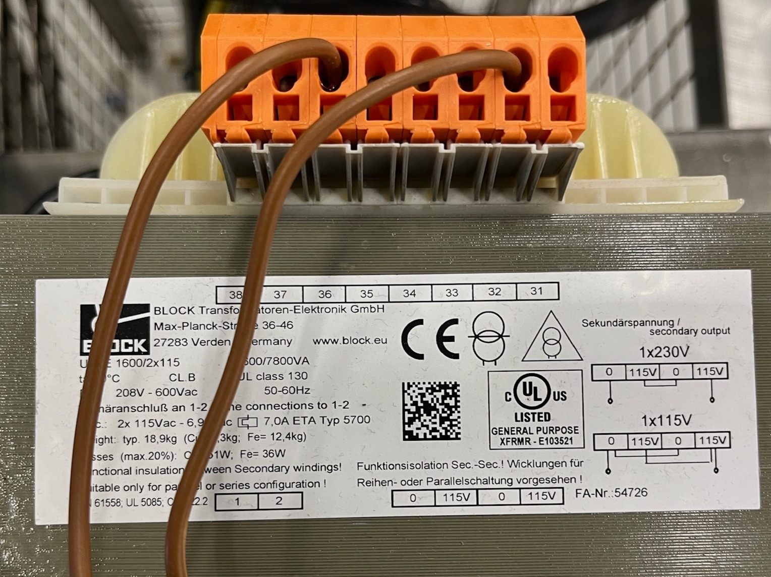SELT / SOLD Spennubreytir - 208U - 400w 8