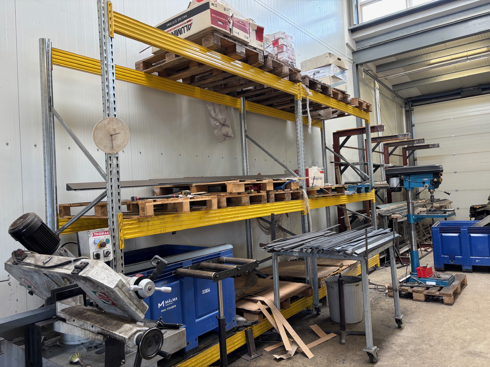 SELT / SOLD Brettarekkar, H300/250xB276xD100sm. 2