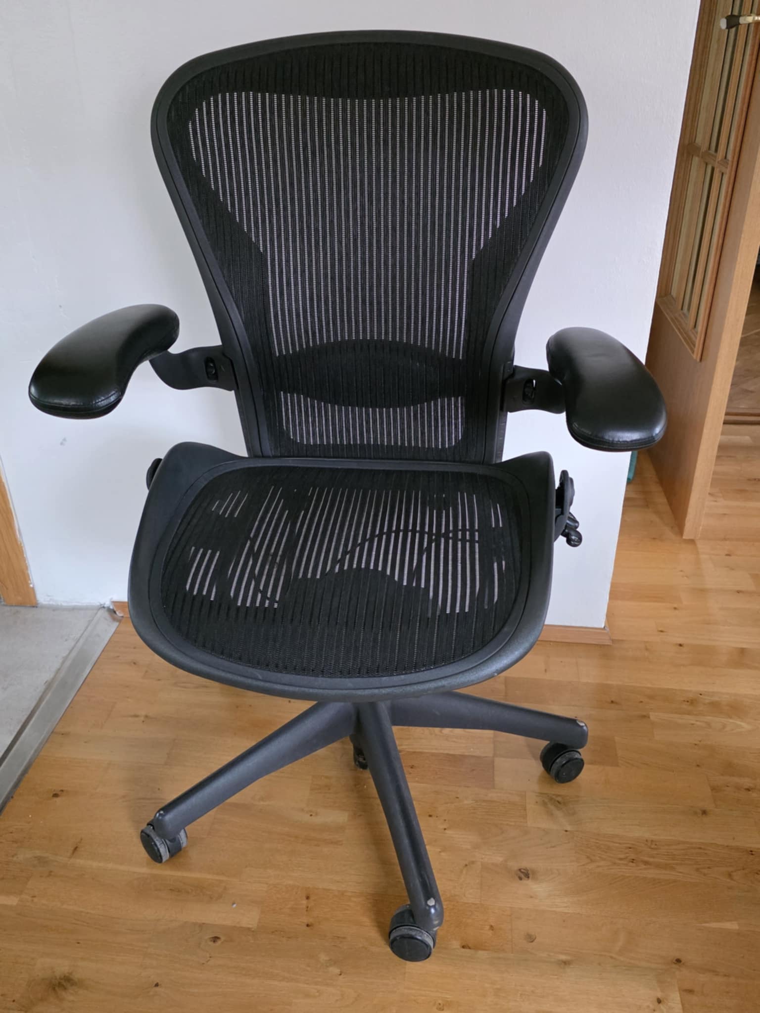 SELT / SOLD Herman Miller Aeron, B stærð