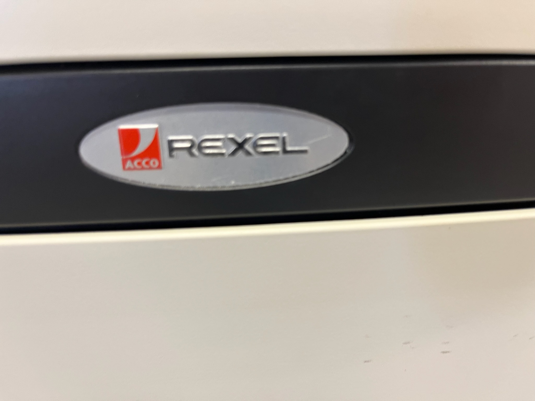 SELT / SOLD Rexel tætari á hjólum 6