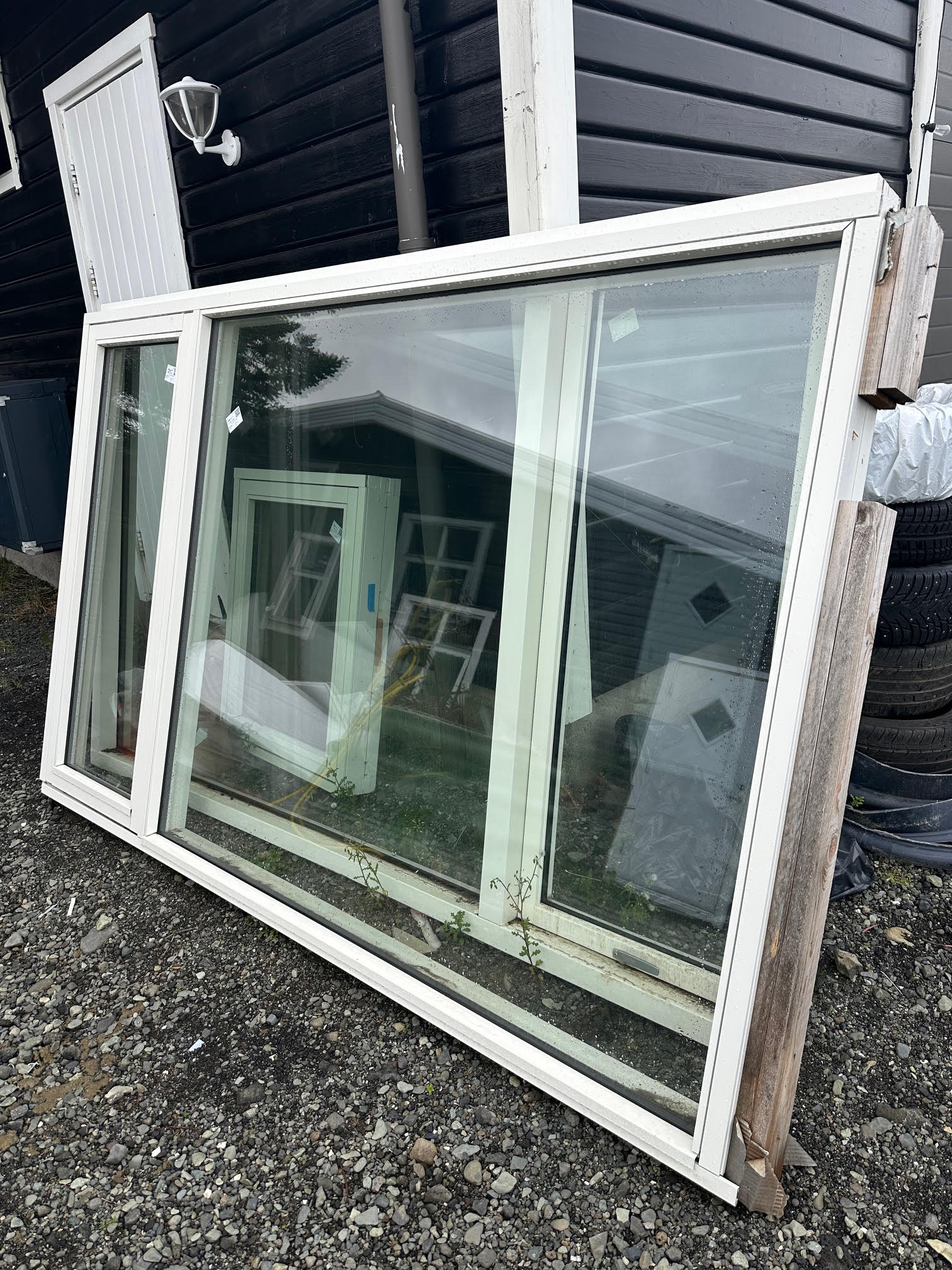 SELT / SOLD Álklæddur viðargluggi frá Byko, H157xB247sm.
