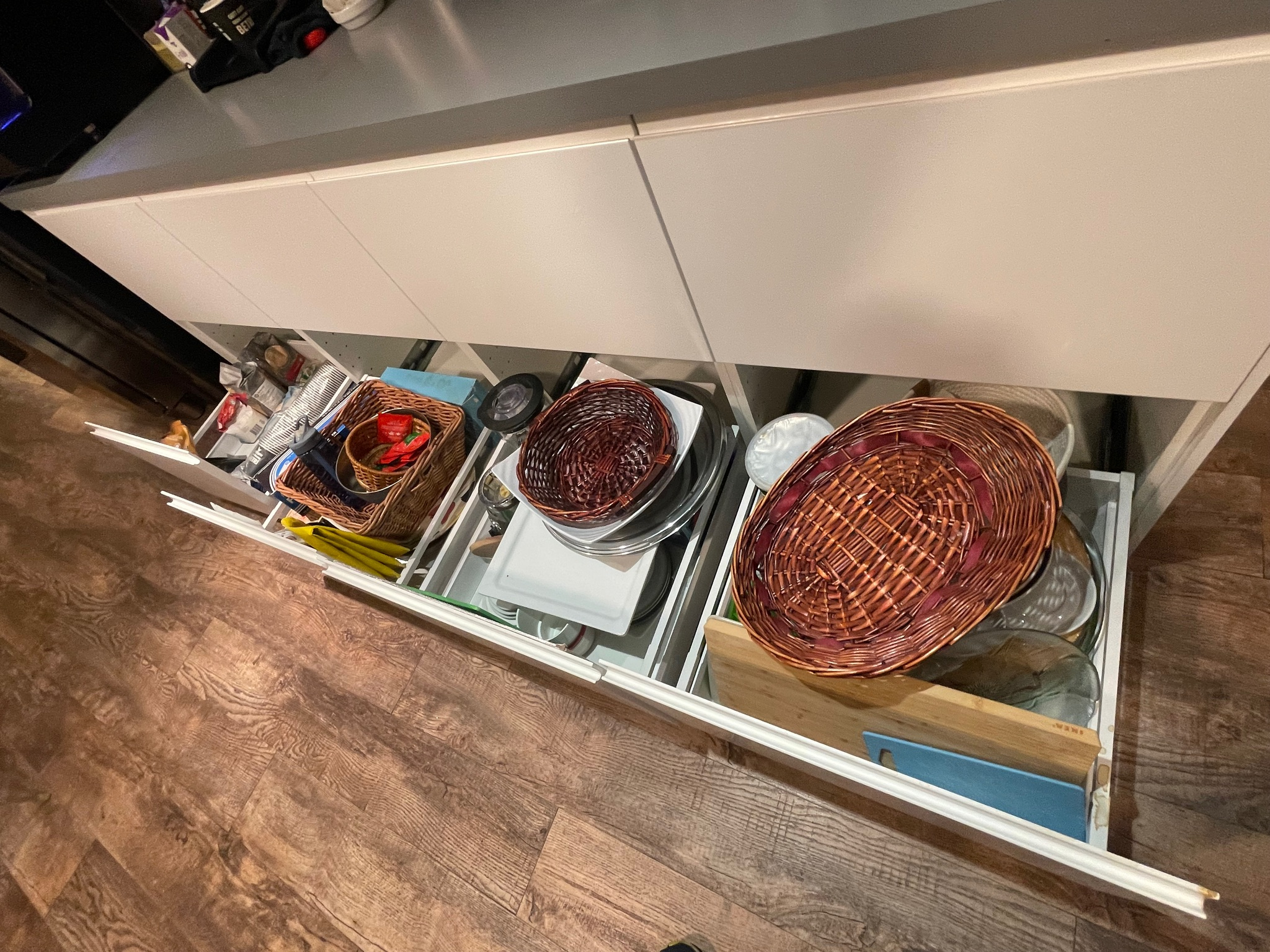 SELT / SOLD IKEA skápainnrétting, B244 x D63 x H92 sm. 5