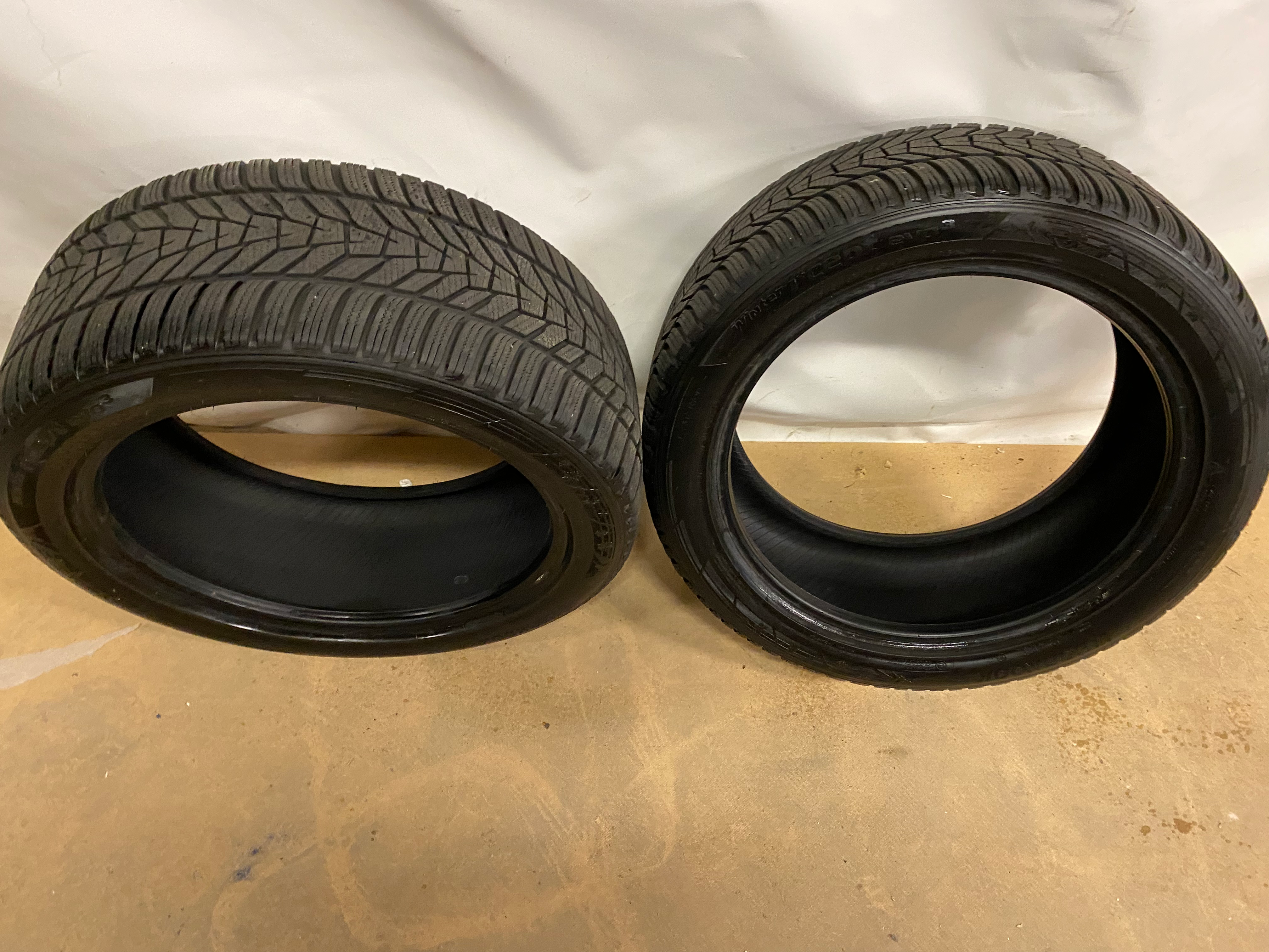 SELT / SOLD Hankook vetrardekk 245/45 R18 100V 5