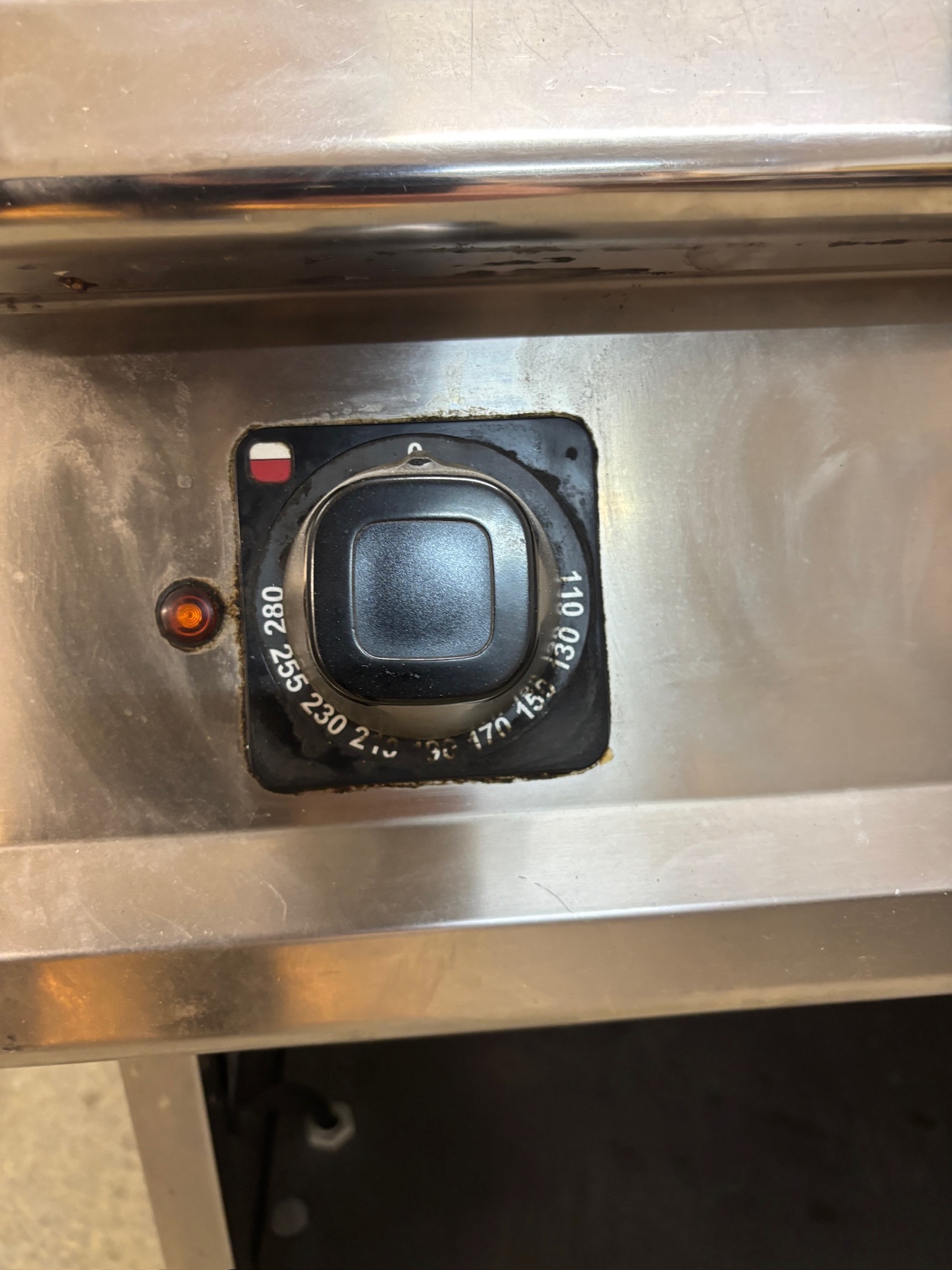 SELT / SOLD Grillvapor Olis grillpanna og undirborðB60 x D73 x H91 sm. 5