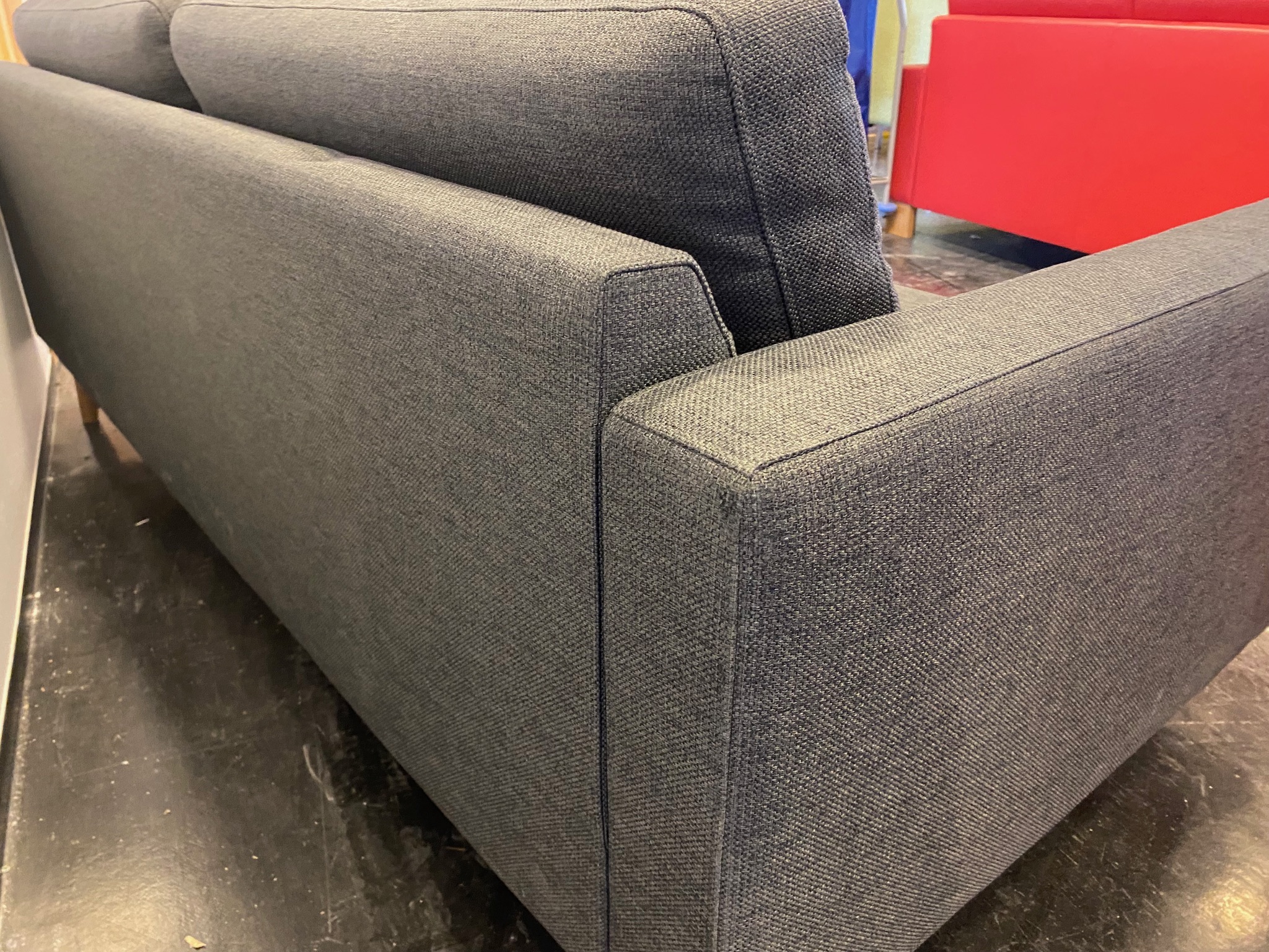 SELT / SOLD Vandaður sófi, B205 x D93 sm. 7