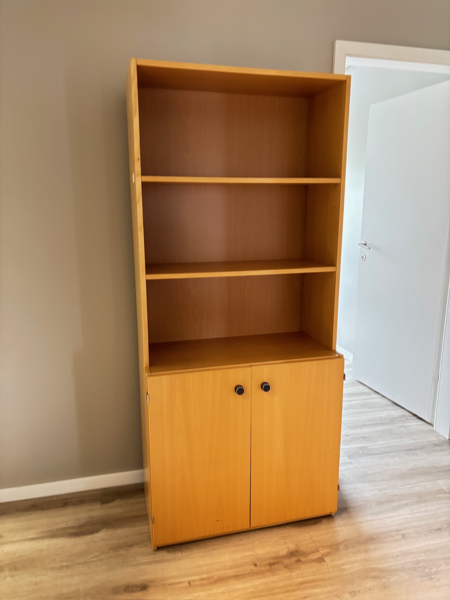 SELT / SOLD Skrifstofuskápur frá Á. Guðmundsson