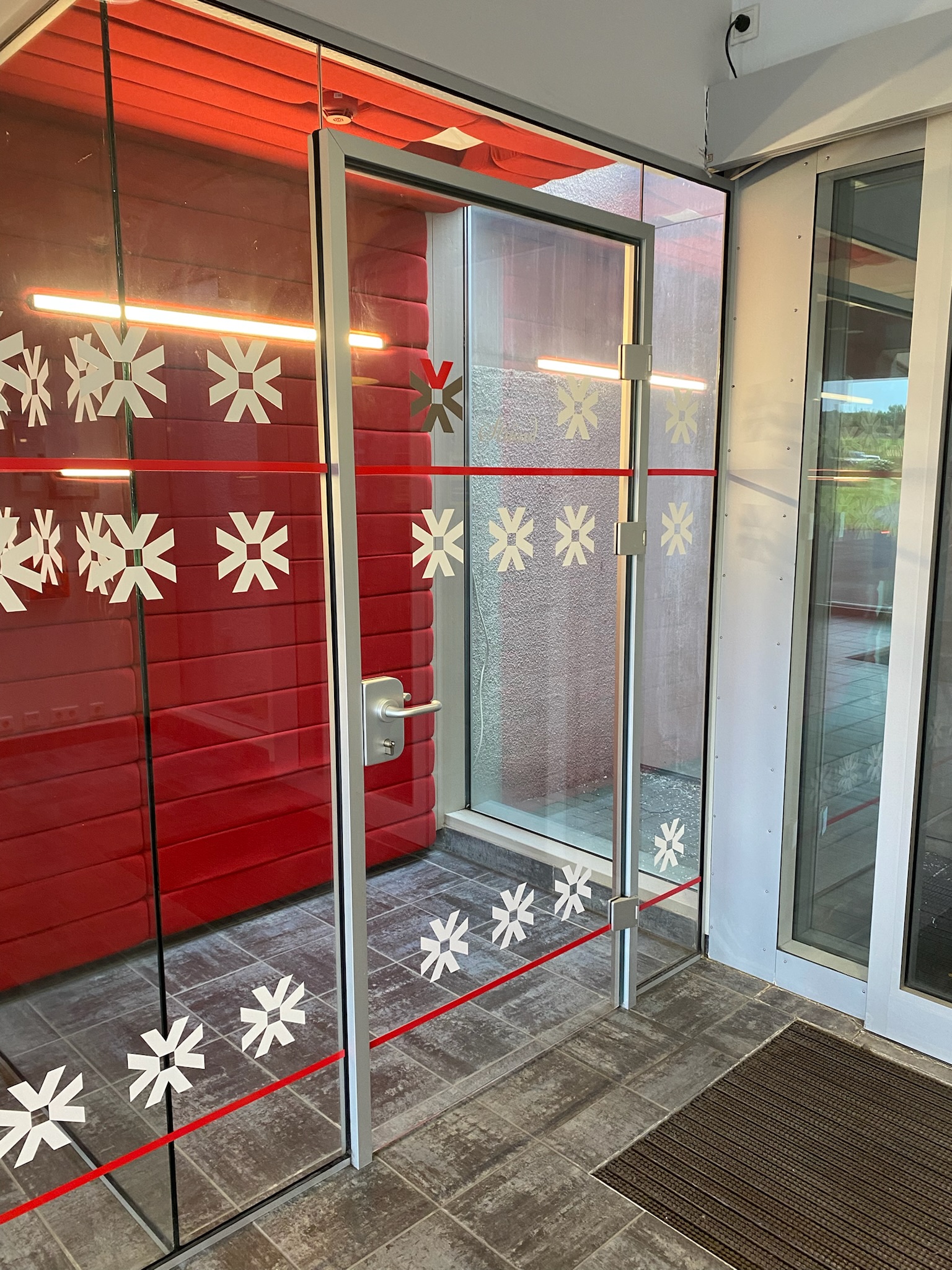 SELT Símaherbergi hjóðeinangrandi - Glerveggir - 2 glerhurðar - H235 x 364 x 136 3