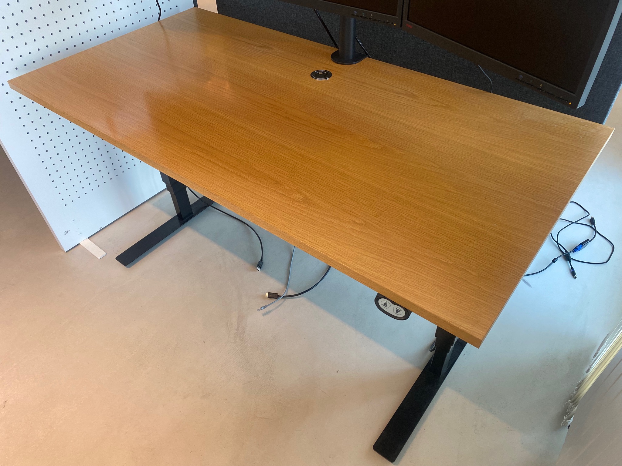 SELT - Rafmagnsborð frá Á. Guðmundsson 160x80 - Innan við 5 borð til