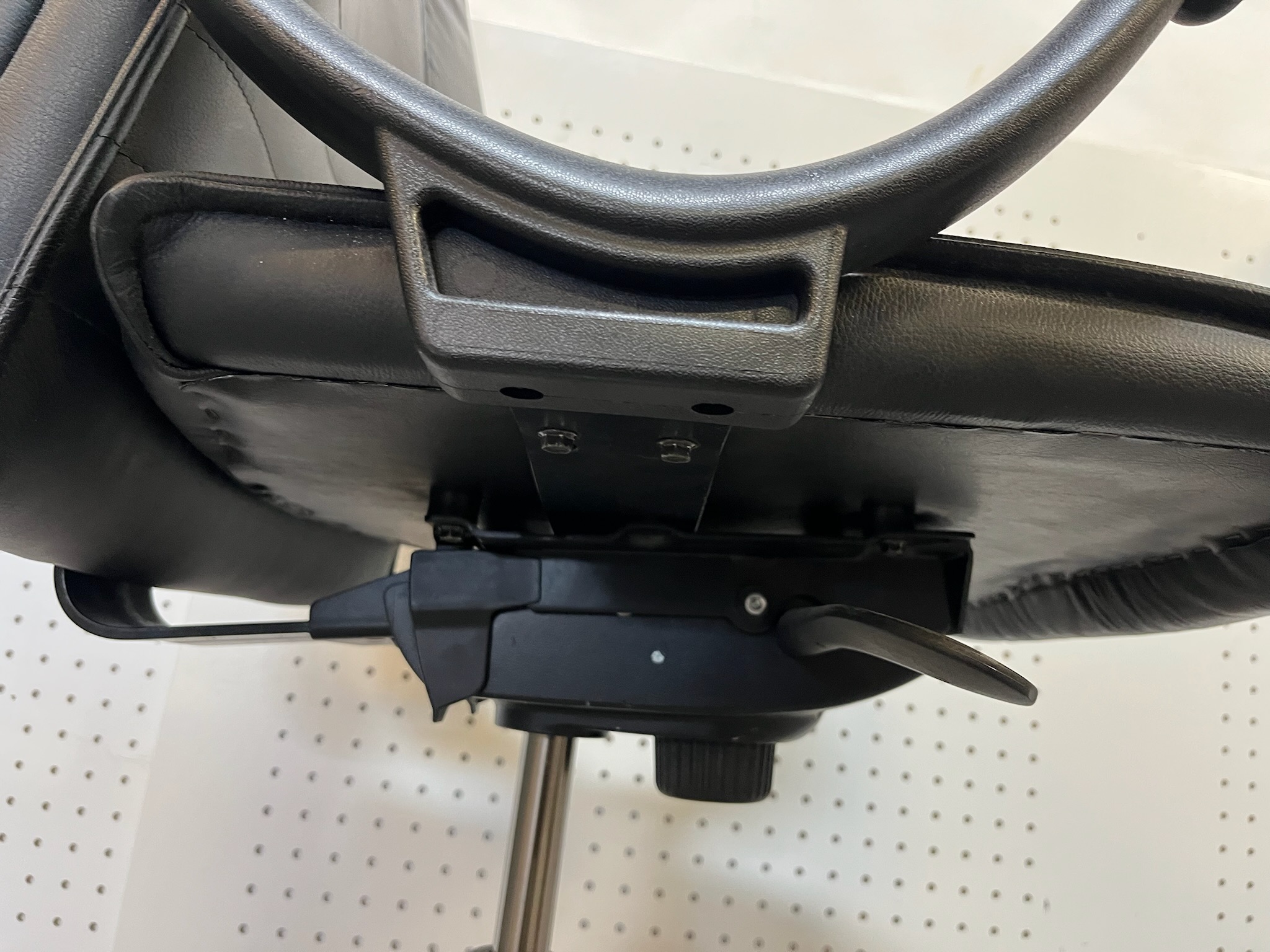 SELT / SOLD Svartur skrifborðsstóll 4