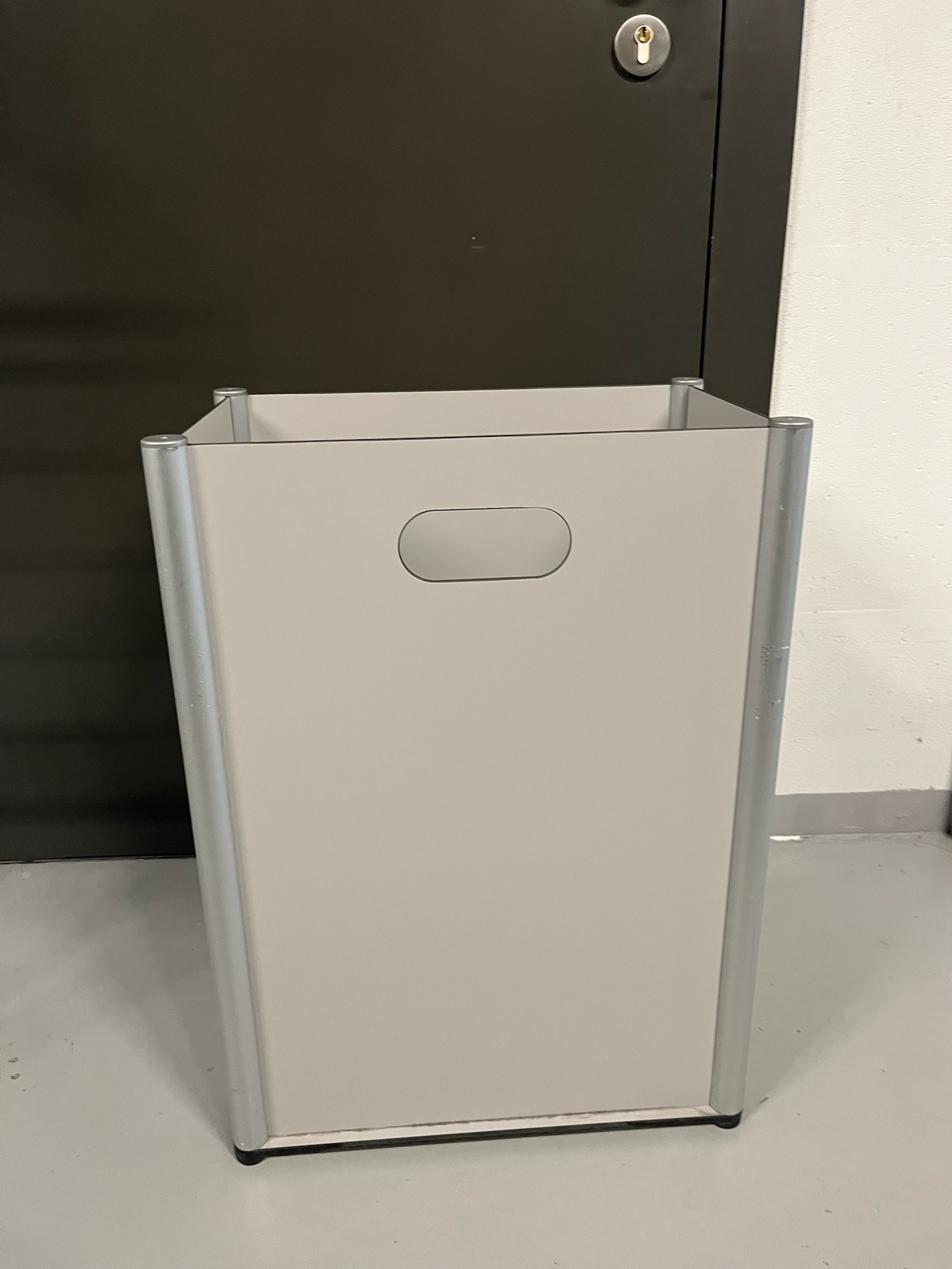 SELT / SOLD Fjölnota box handklæða/óhreinatau 92/98L 2
