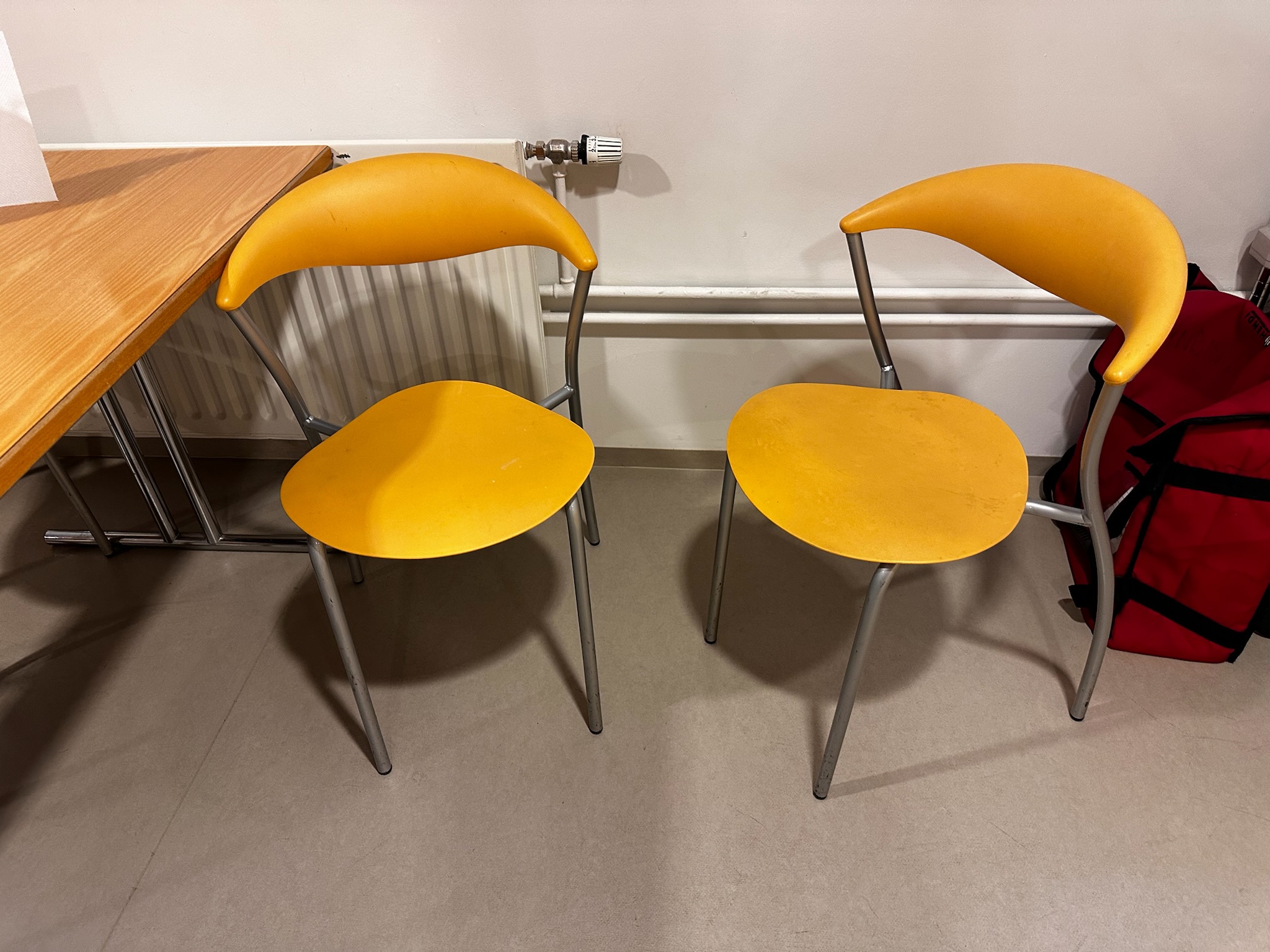 SELT / SOLD Eldhússtólar, staflanlegir 2