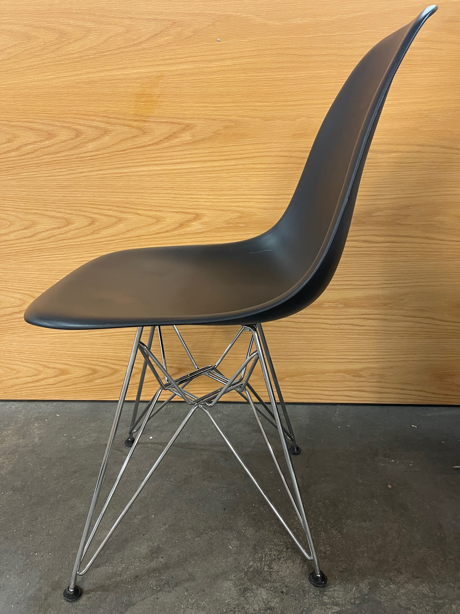 Selt/Endurnýtt-Vitra Eames stóll frá Pennanum - 2 stk til. 4