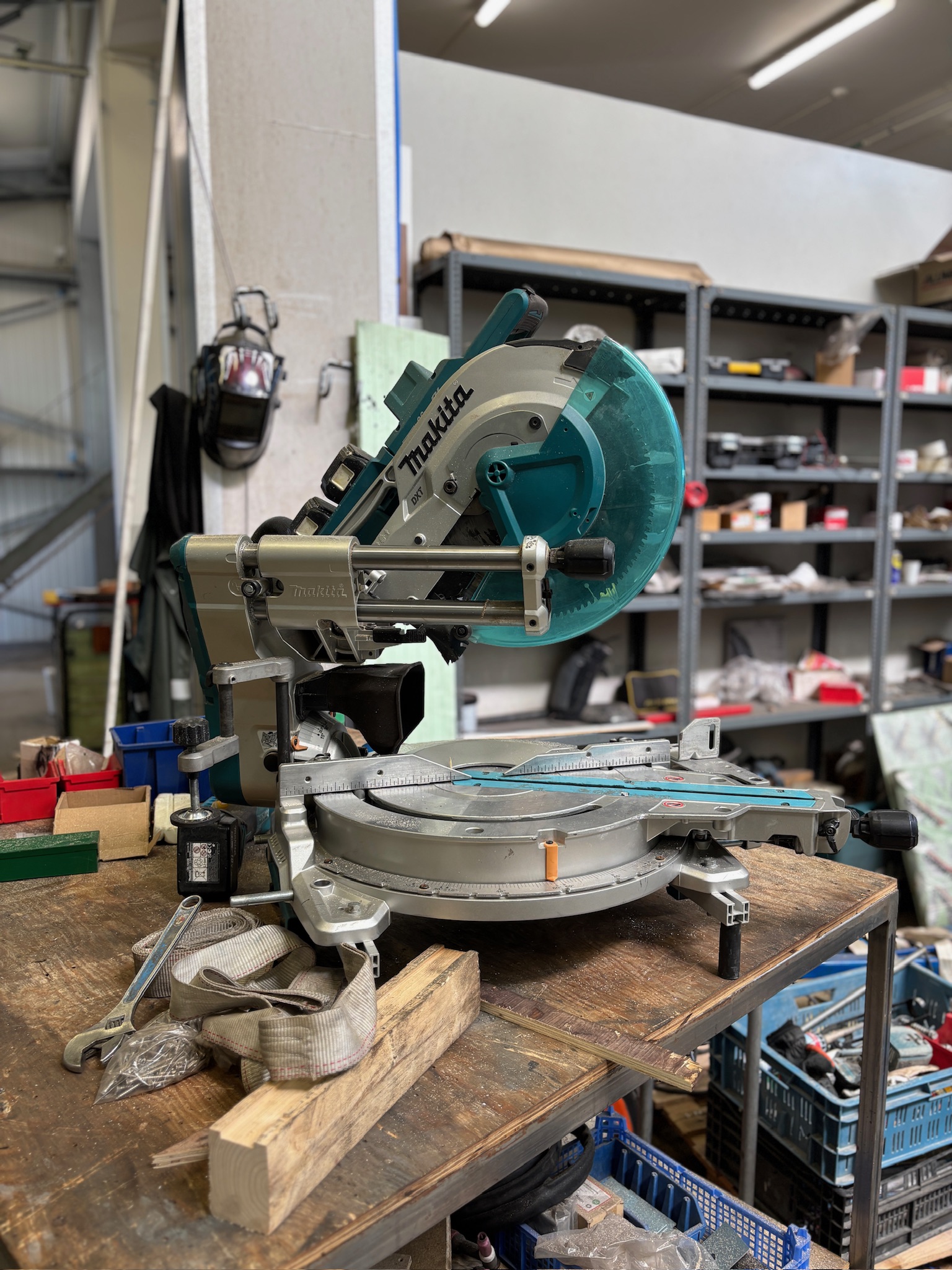 SELT / SOLD Makita bútsög og slípirokkur
