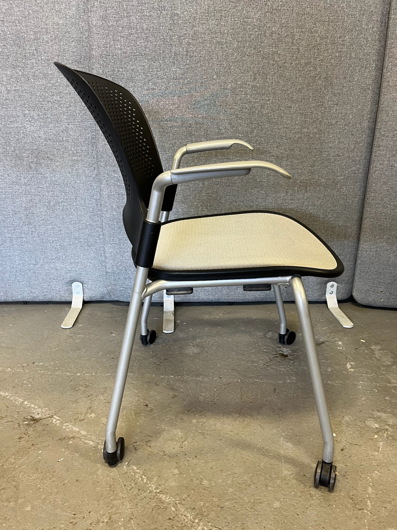SELT / SOLD - Herman Miller Caper á hjólum, staflanlegur (12 stk.) 6
