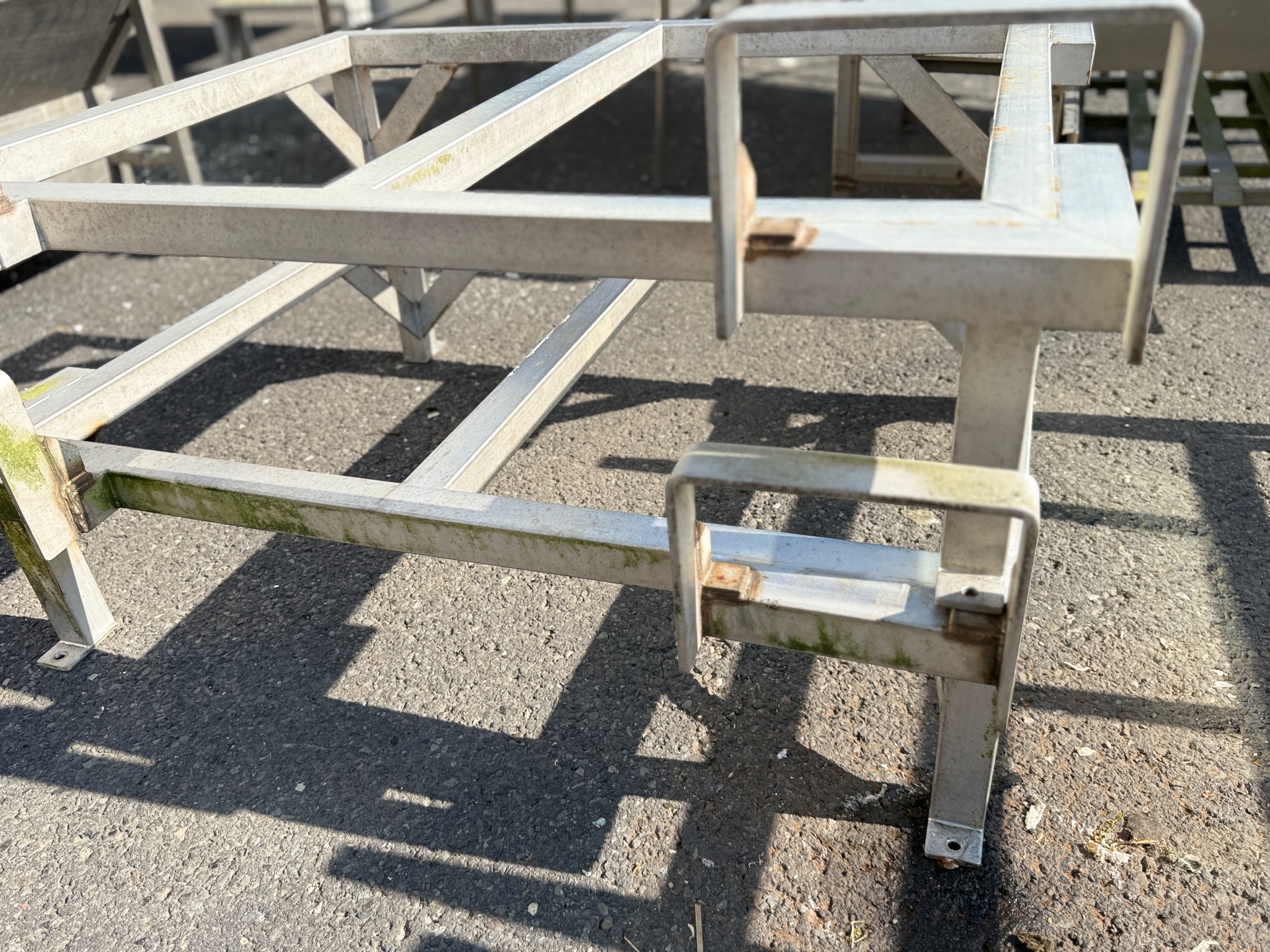 SELT / SOLD Grind ryðfrítt L120 x B95 x H30 sm 5