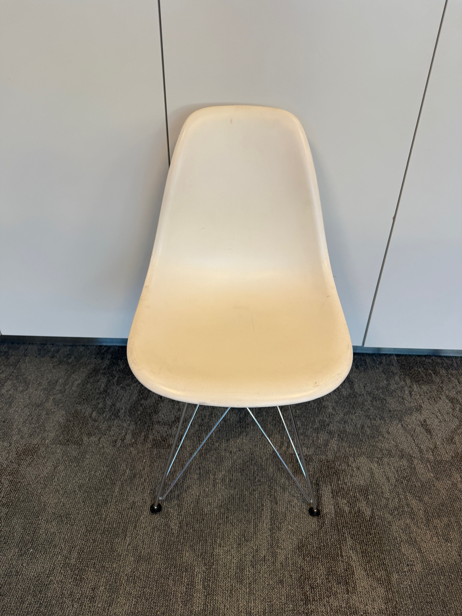 SELT / SOLD Vitra borðstofustóll frá Pennanum 4