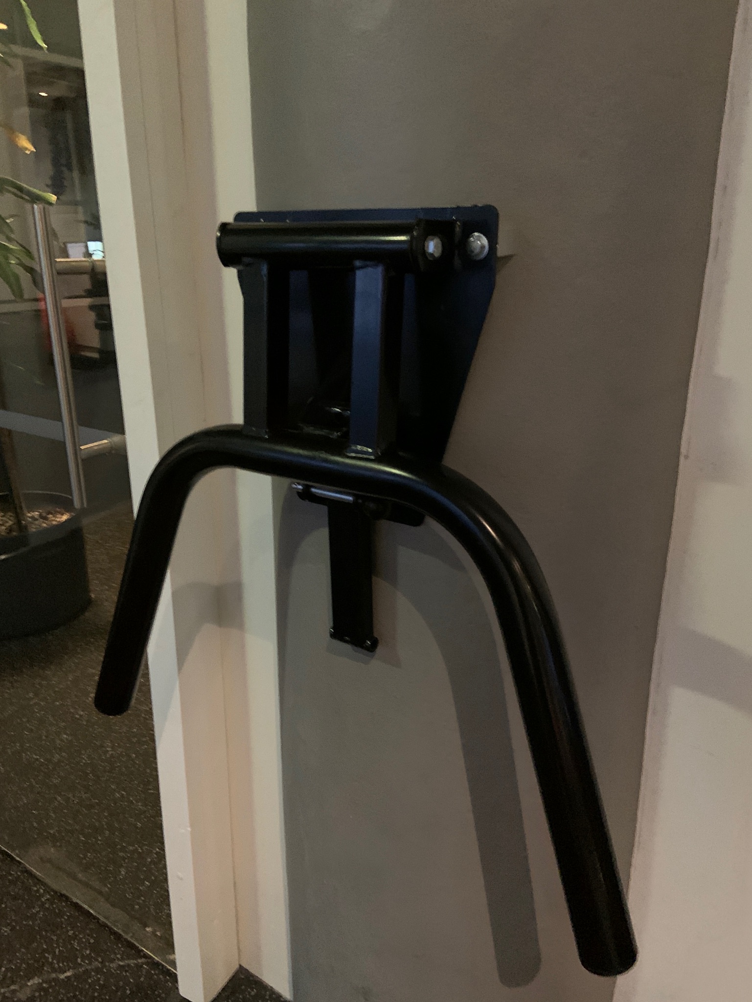 SELT/SOLD-Upphífingarstöng á vegg- Pull up Upphífingarstöng á vegg - Pull up bar