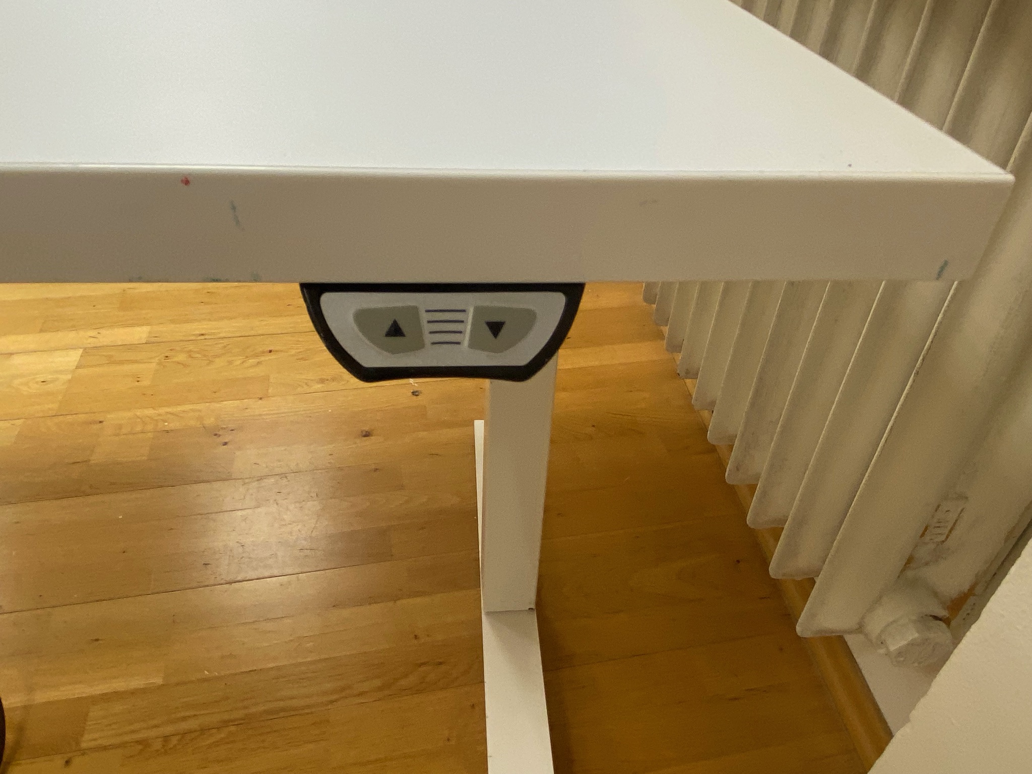 SELT/SOLD Rafmagnsborð hvítt frá Pennanum, 180 x 80 sm. 4
