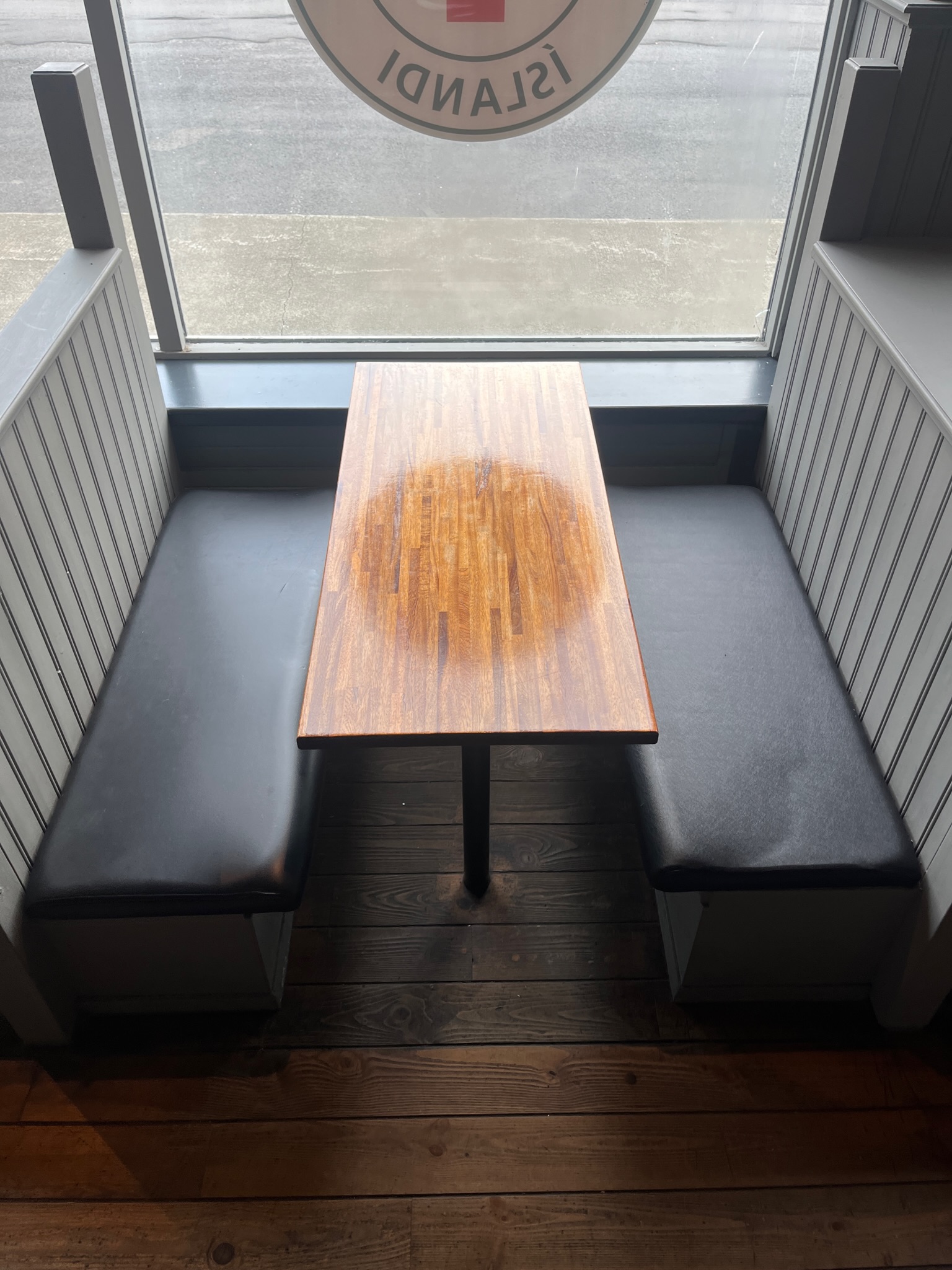 SELT / SOLD - Básar fyrir veitingastaðinn 3