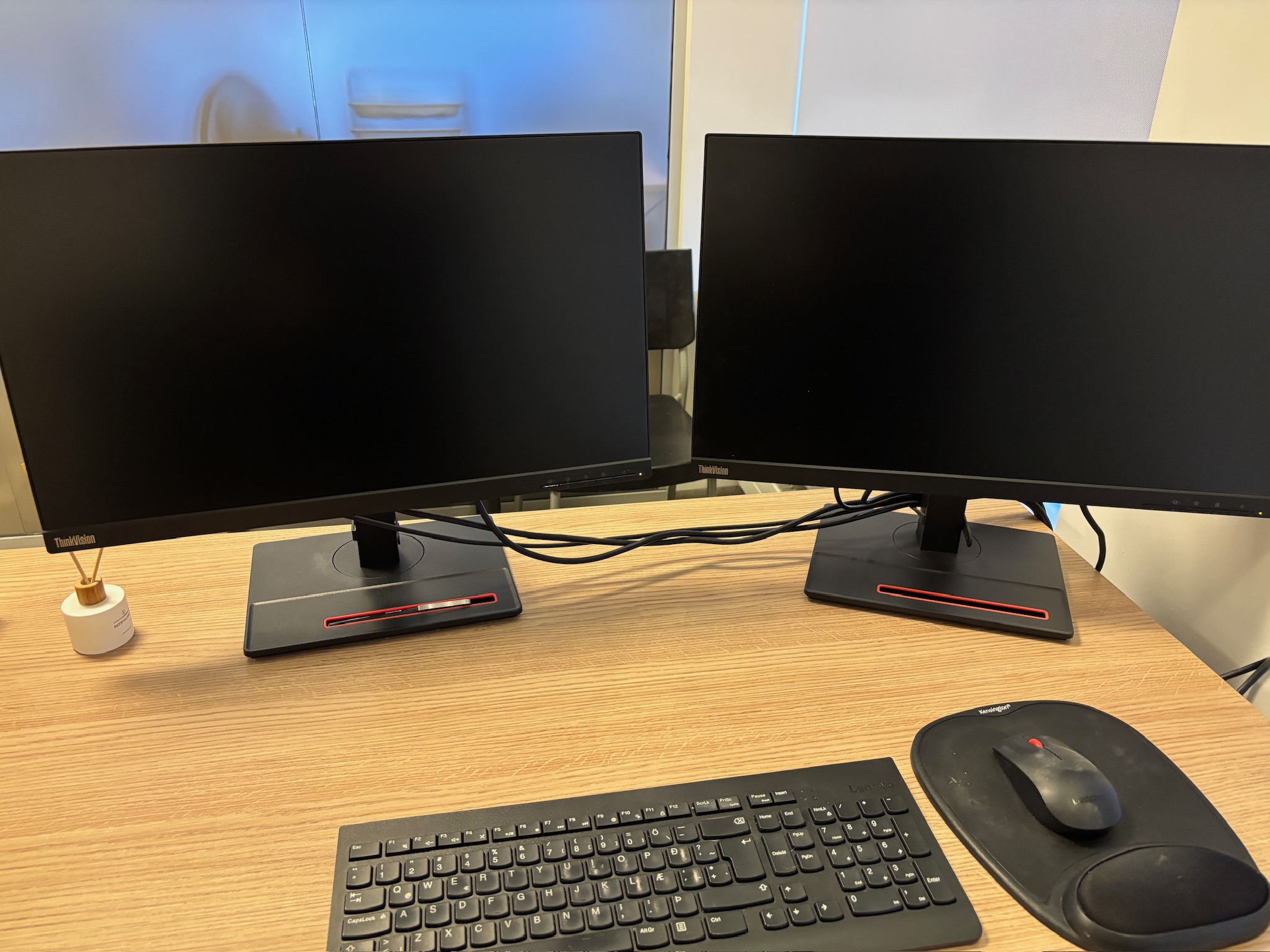 SELT / SOLD Lenovo T24i tölvuskjár - 24'', 1920x1080p