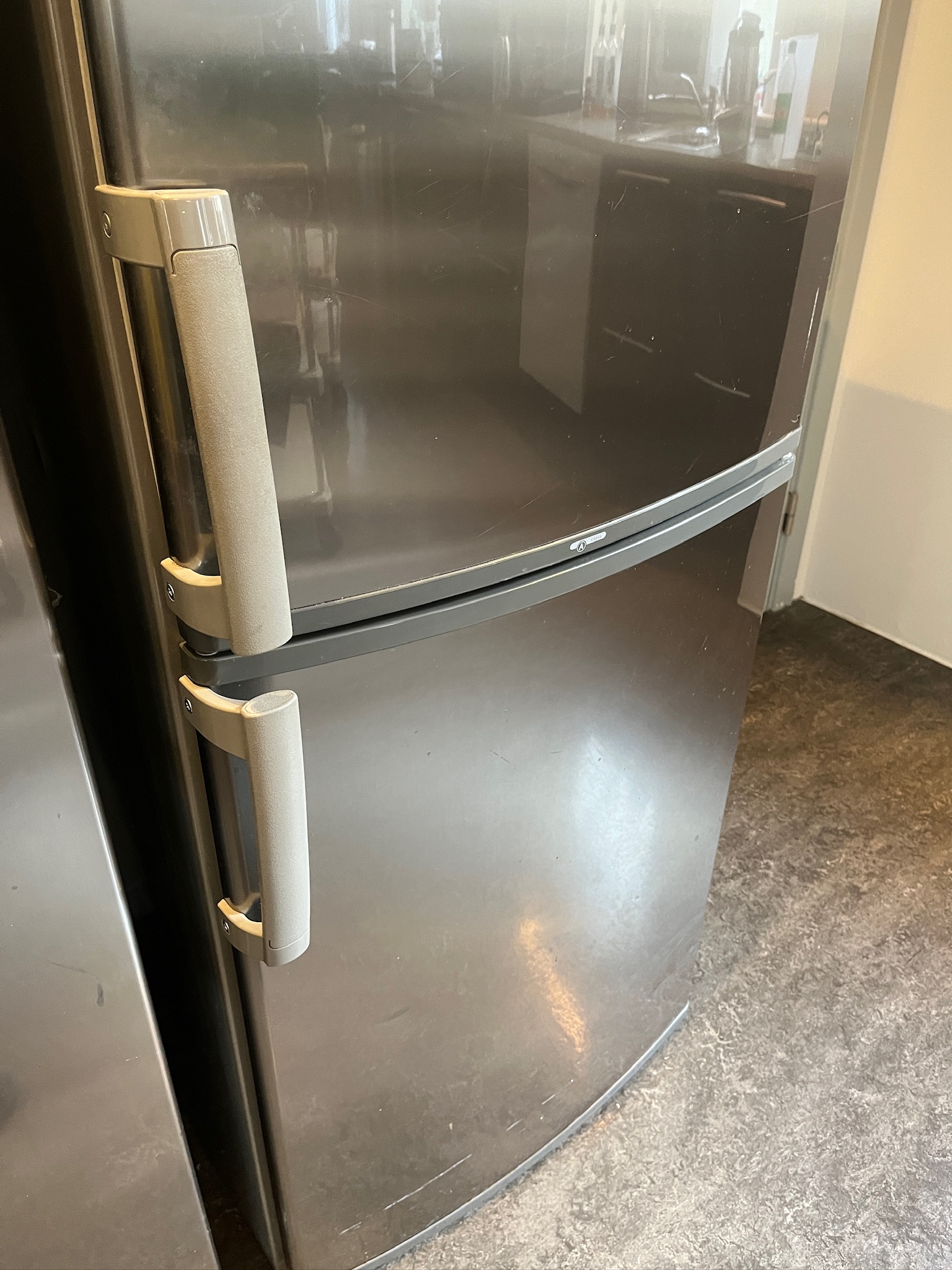 SELT / SOLD - Whirlpool ísskápur með frysti - H188sm. 3