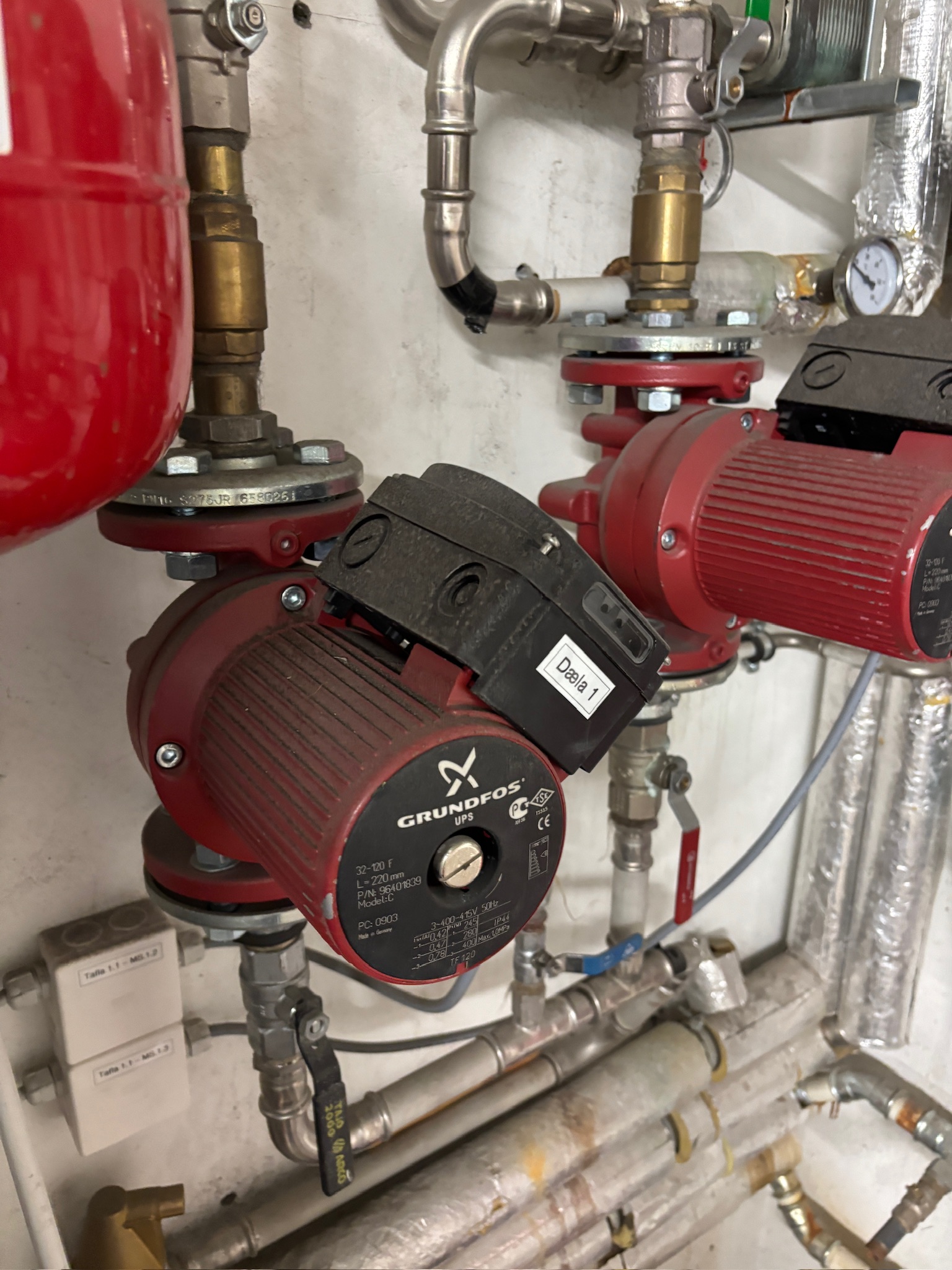 SELT / SOLD Grundfos þriggja hraða hringrásardæla 3