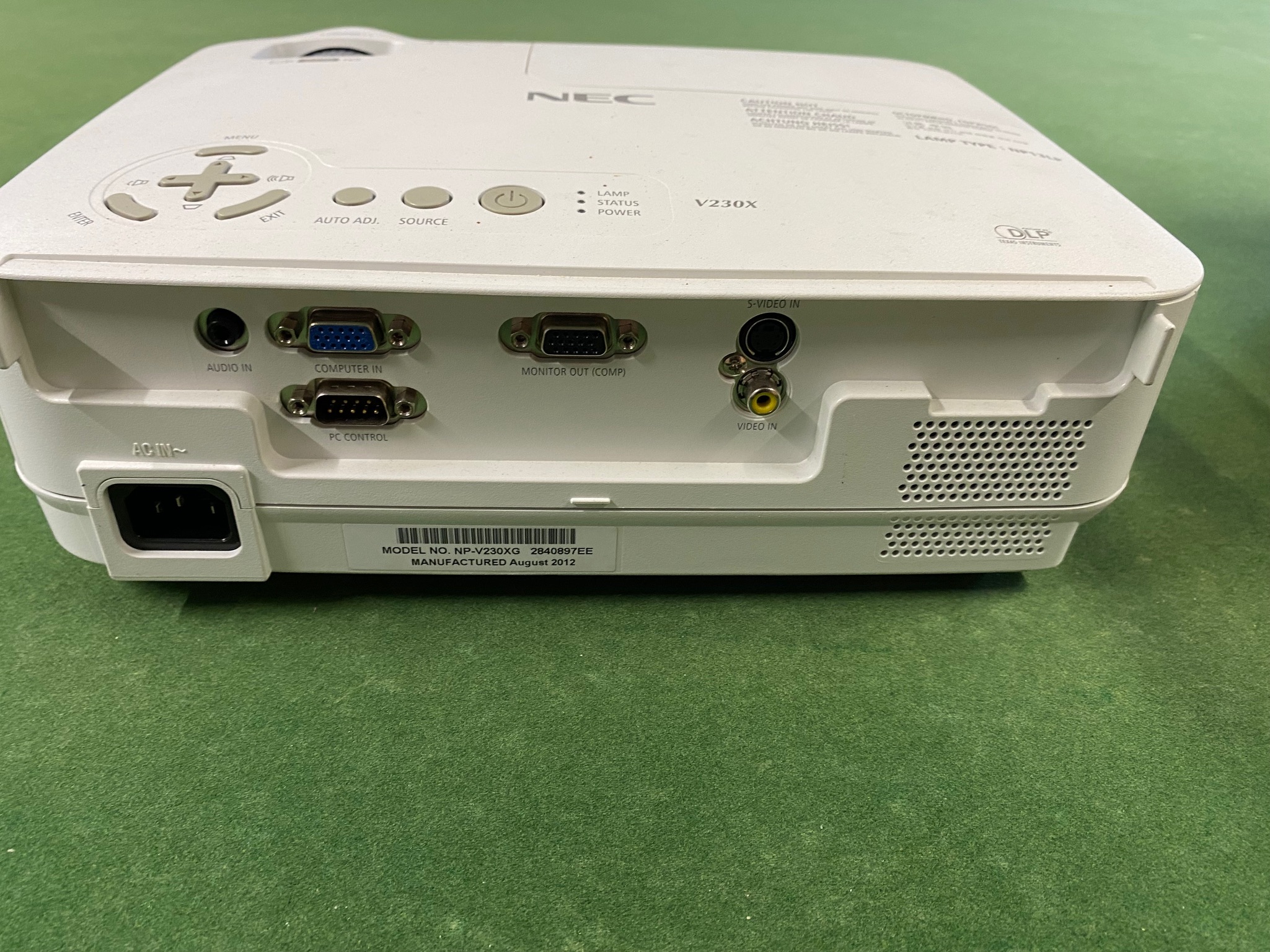 SELT / SOLD NEC V230X skjávarpi 4