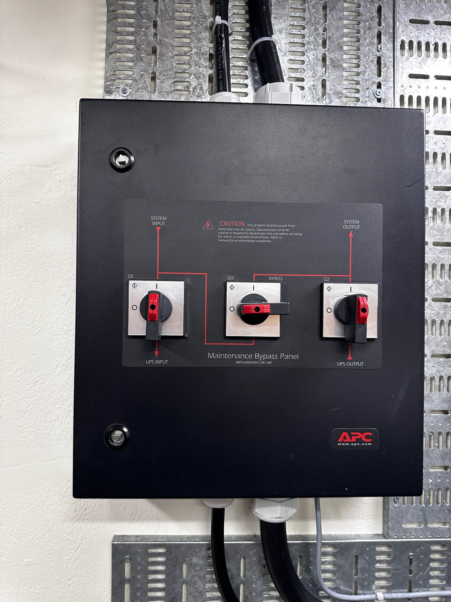 SELT / SOLD APC rafstöð / varaaflstöð 6