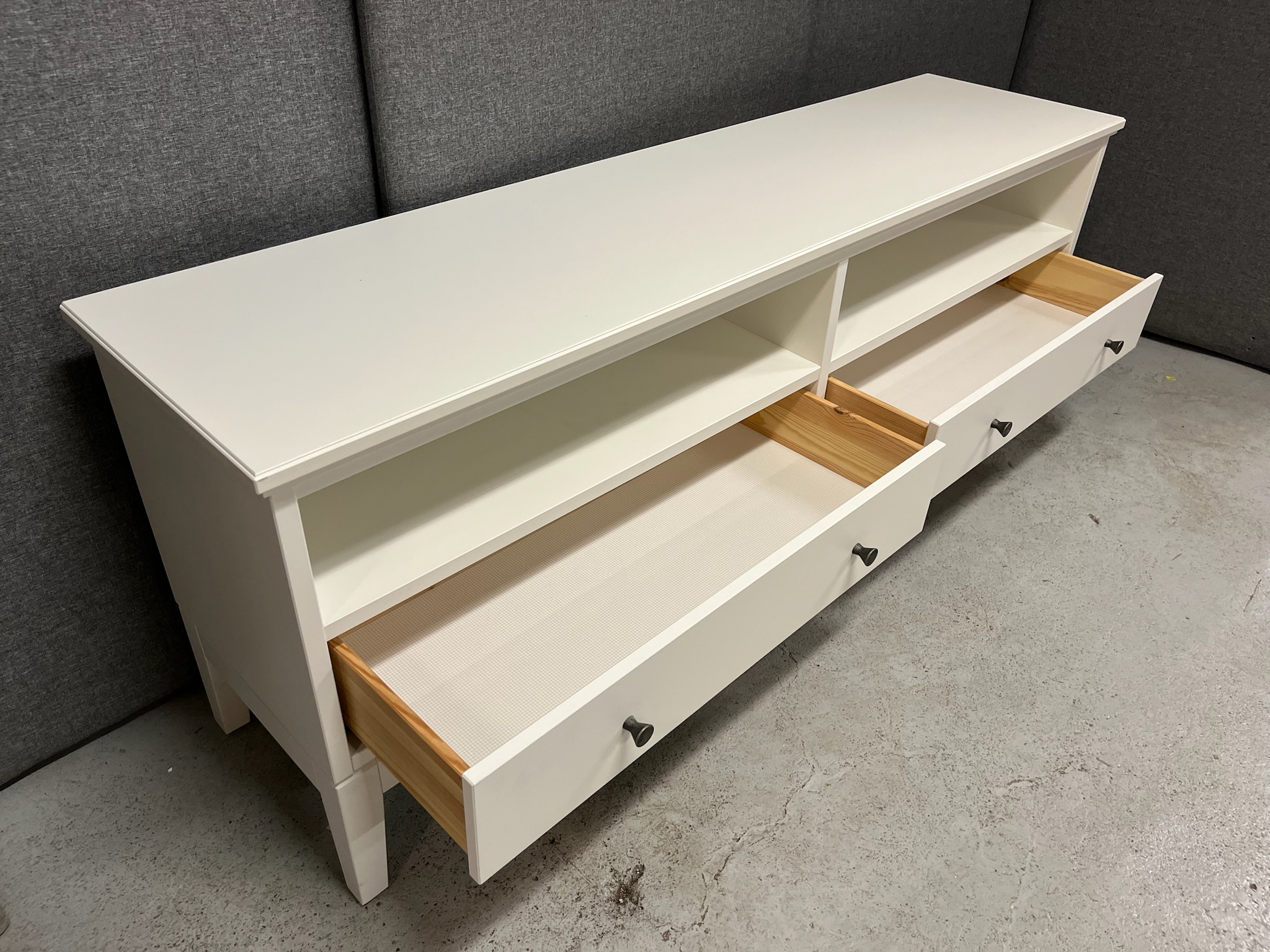 SELT / SOLD IKEA sjónvarpsbekkur, B163 x D40 x H63 sm. 3