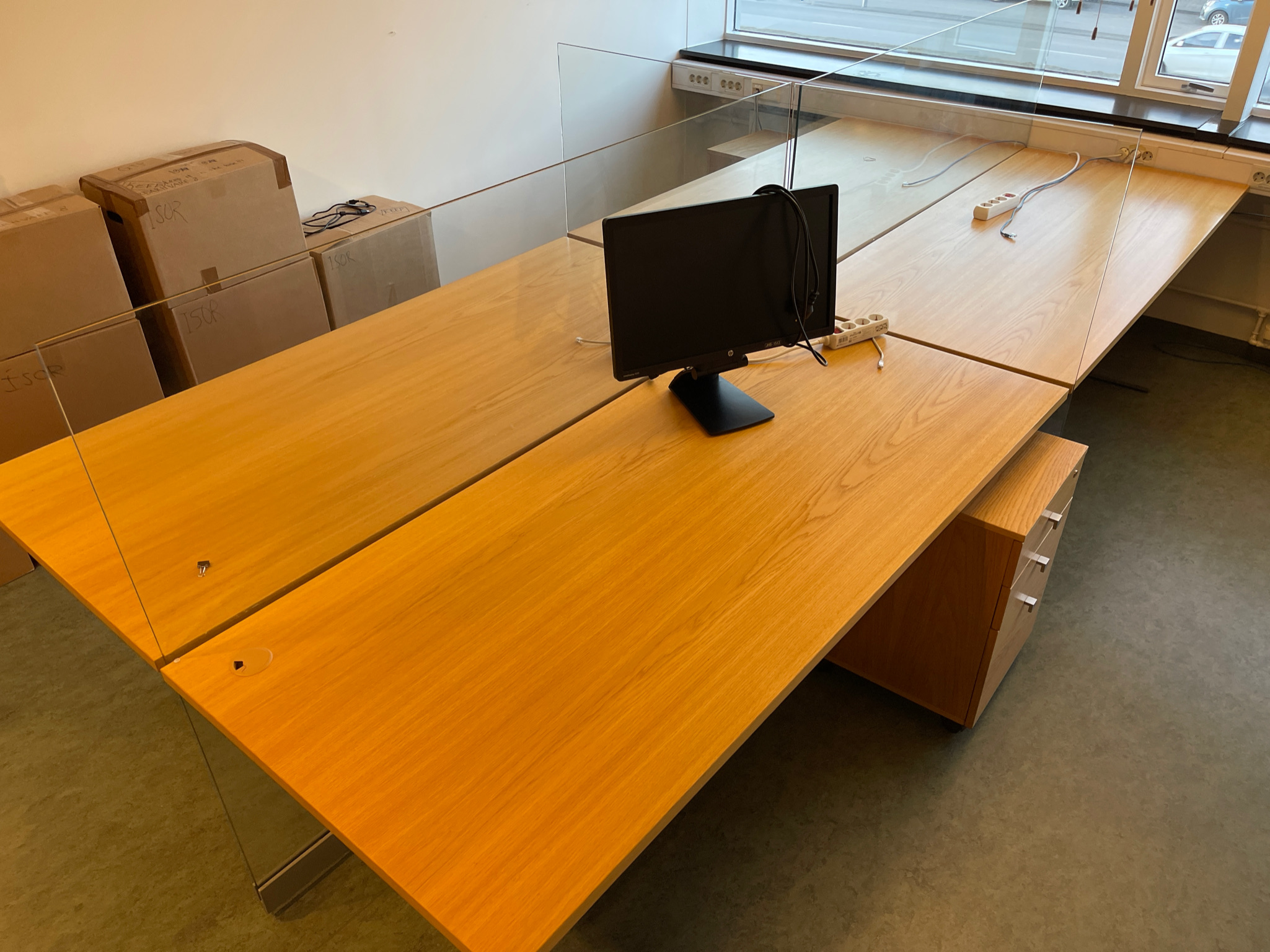 SELT / SOLD - Glerskilrúm - 3 stærðir - frístandandi 2