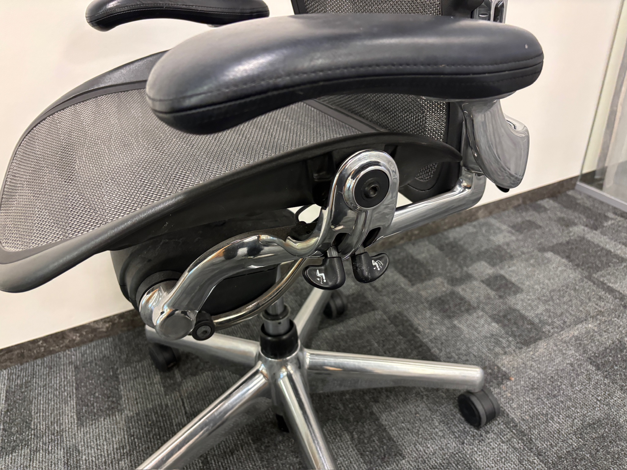 SELT / SOLD Herman Miller Aeron, B stærð 5