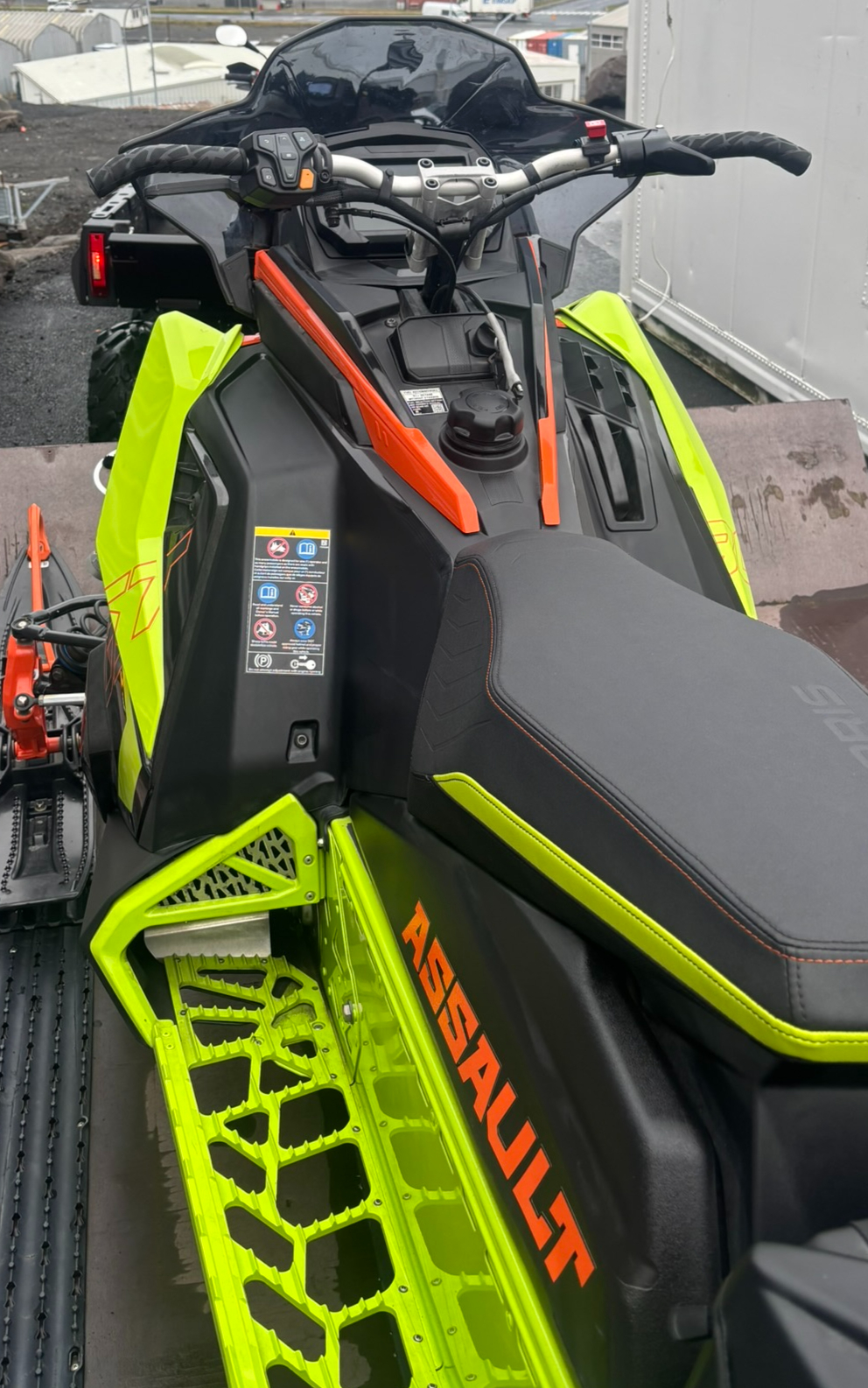 SELT / SOLD Polaris SwitchBack Assault Turbo 2023 vélsleði og kerra. 12