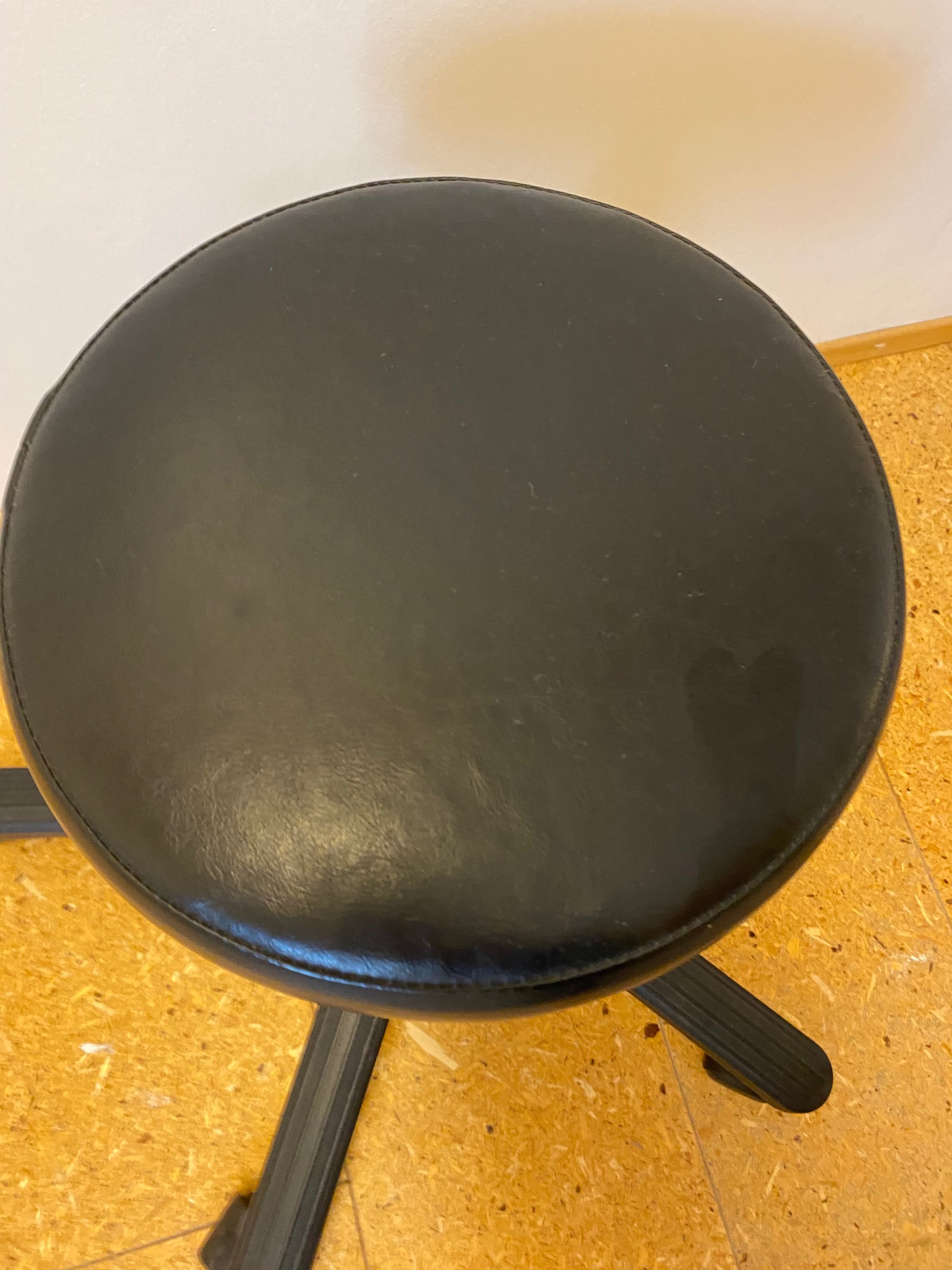 SELT / SOLD Kollur á hjólum (2 stk.) 2