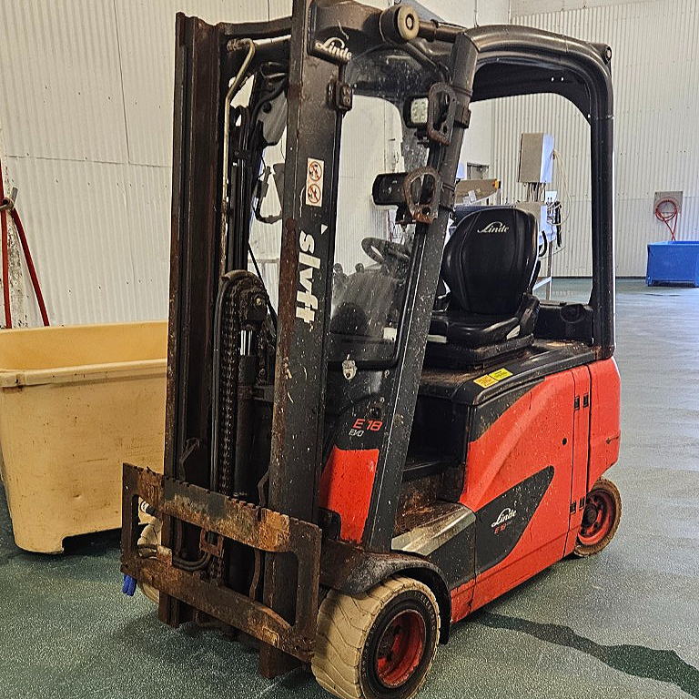 SELT / SOLD Linde E18PH-02 lyftari, 1334 tímar (2020) 2