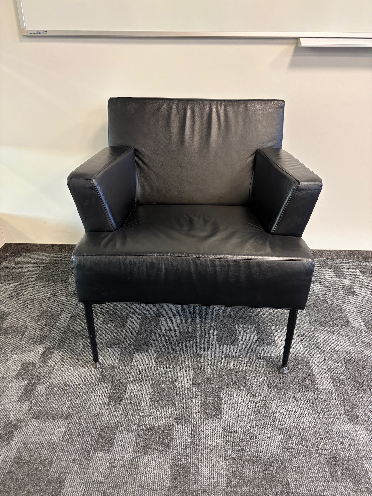 SELT / SOLD Kinnarps leðursófasett frá Pennanum 6