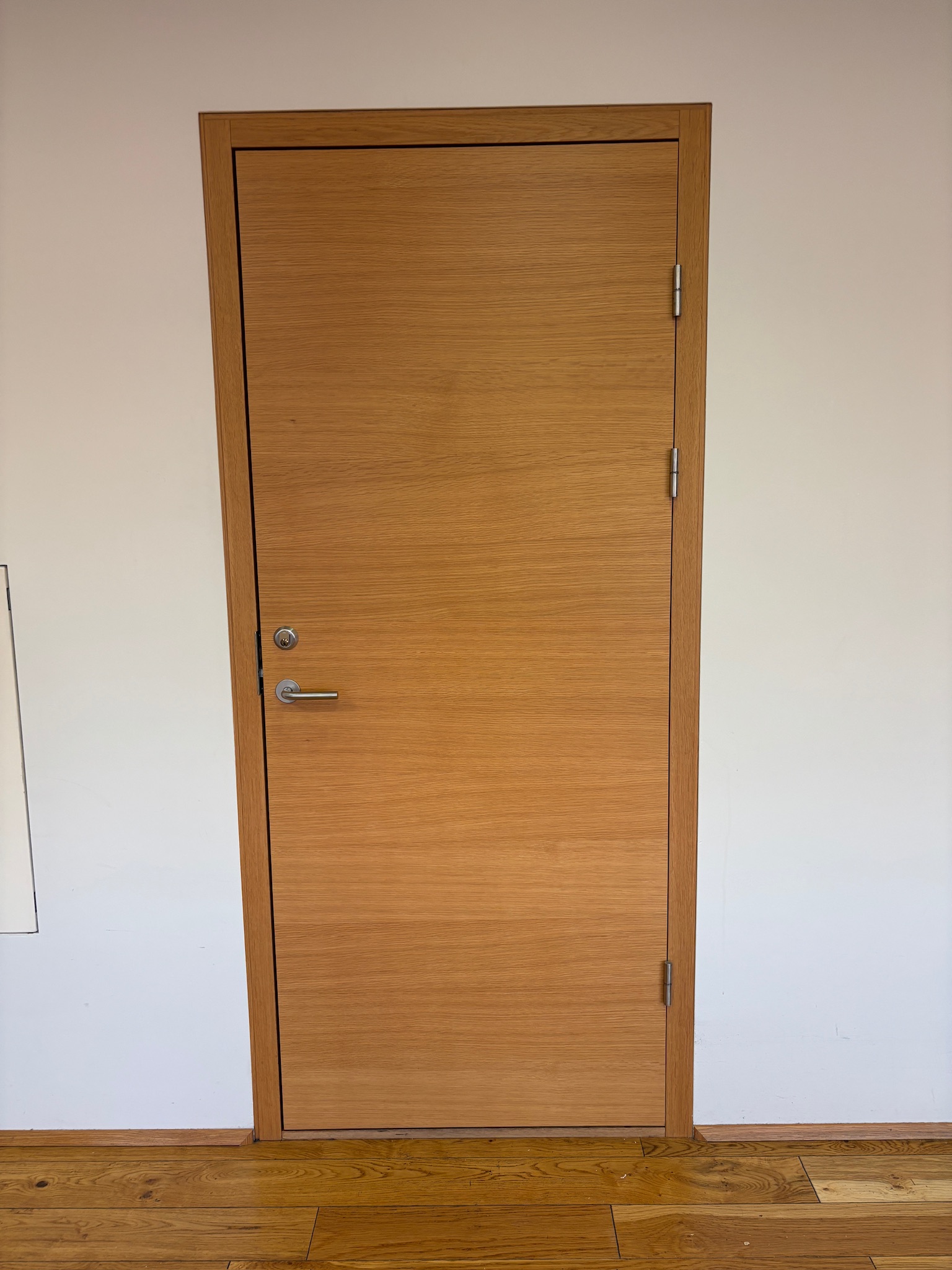 SELT / SOLD hljóðeinangrandi viðarhurð í ramma, H215xB98 sm